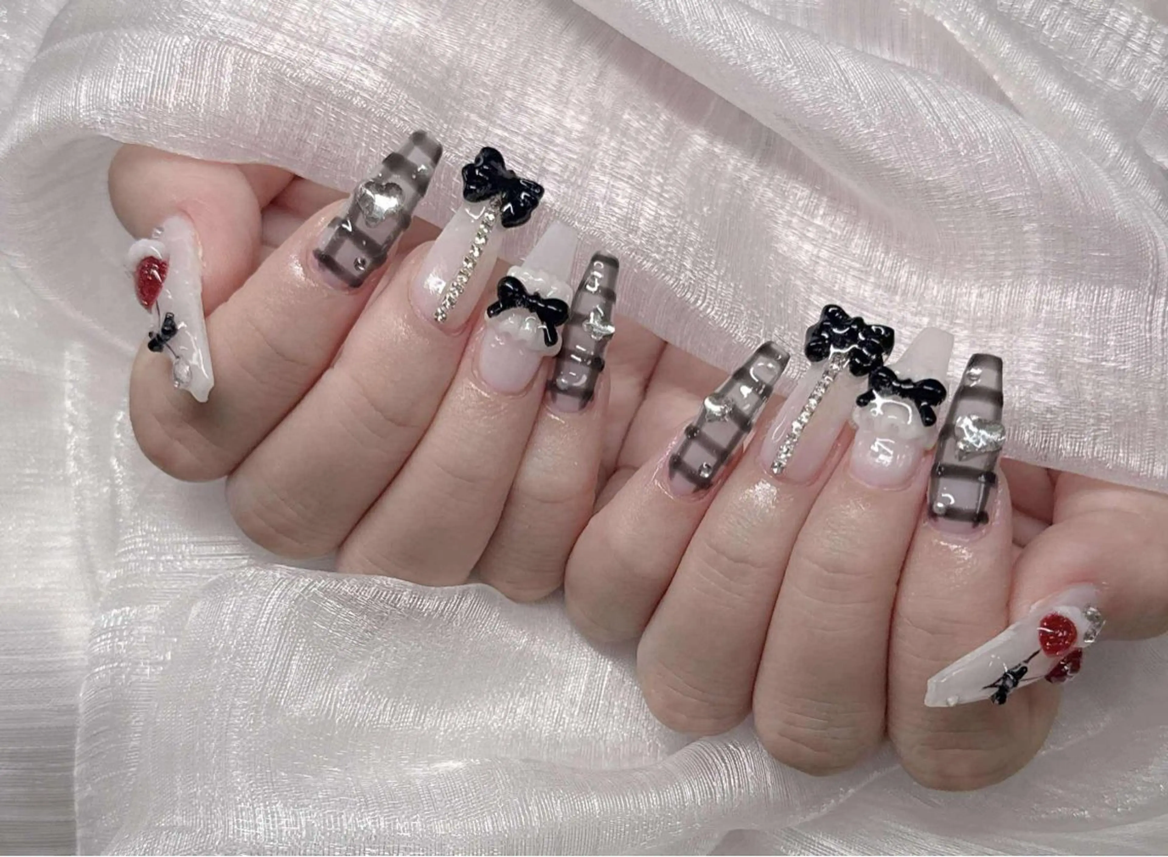 ネイル 長さ出し グラデーション 卒業式 キラキラネイル マグネットネイル ハンドネイル Lee Nailsのネイルデザイン