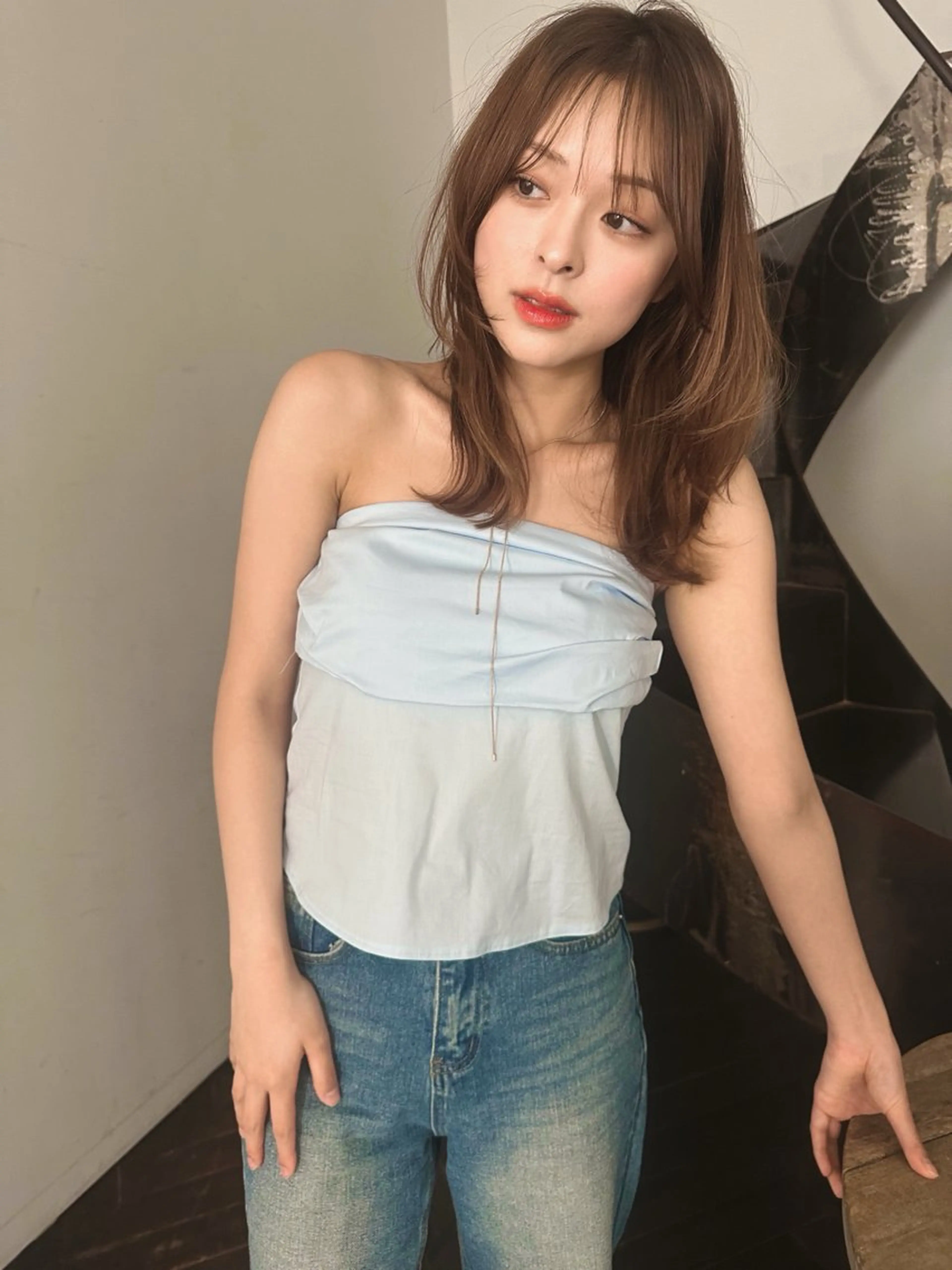 セミロング レイヤーカット 鎌倉 彩のヘアスタイル