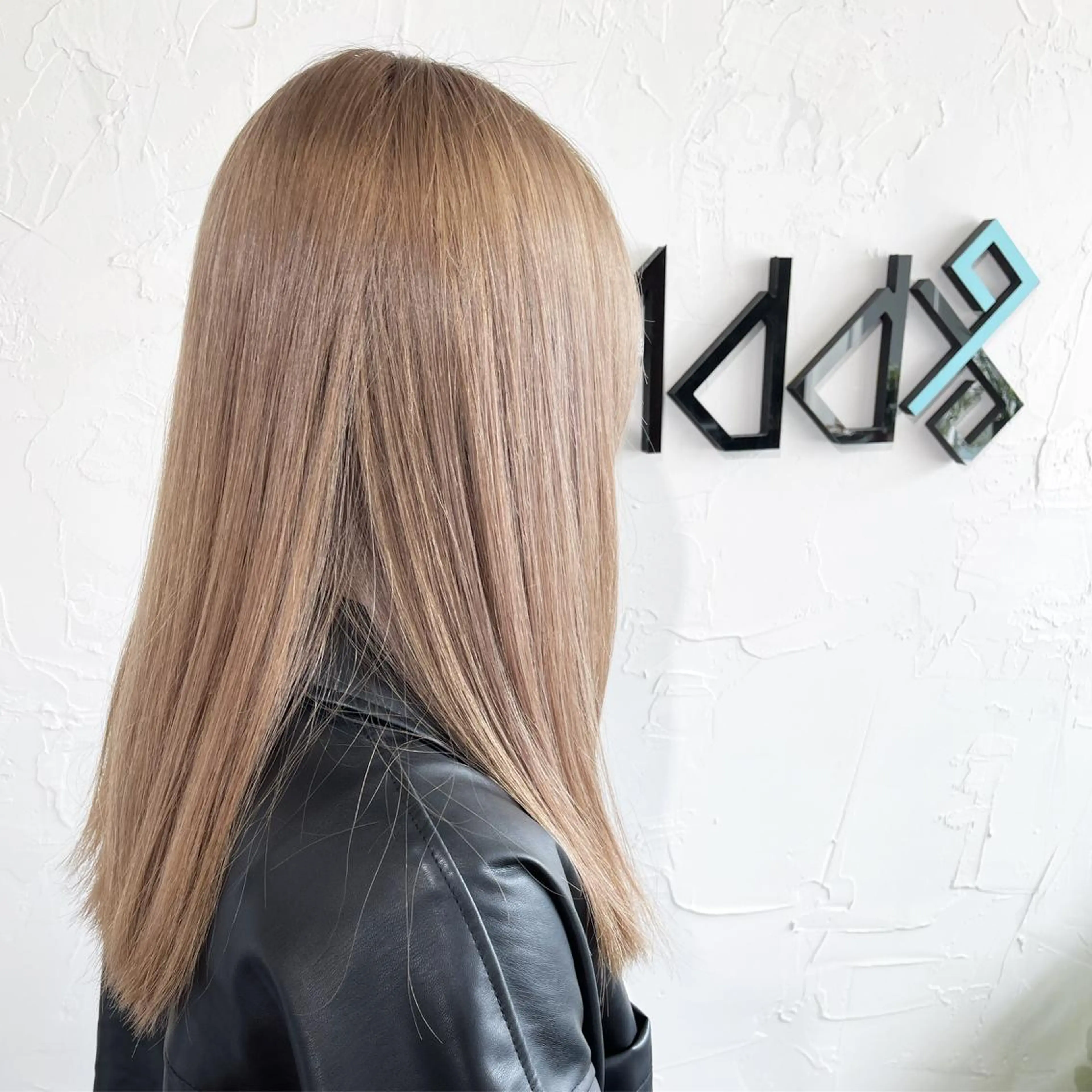 ロング カラー パーマ ヘアアレンジ バレイヤージュ ベージュカラー ブリーチ ダブルカラー グレージュ ヘアカラー トリートメント Add9 柳田健登のヘアスタイル