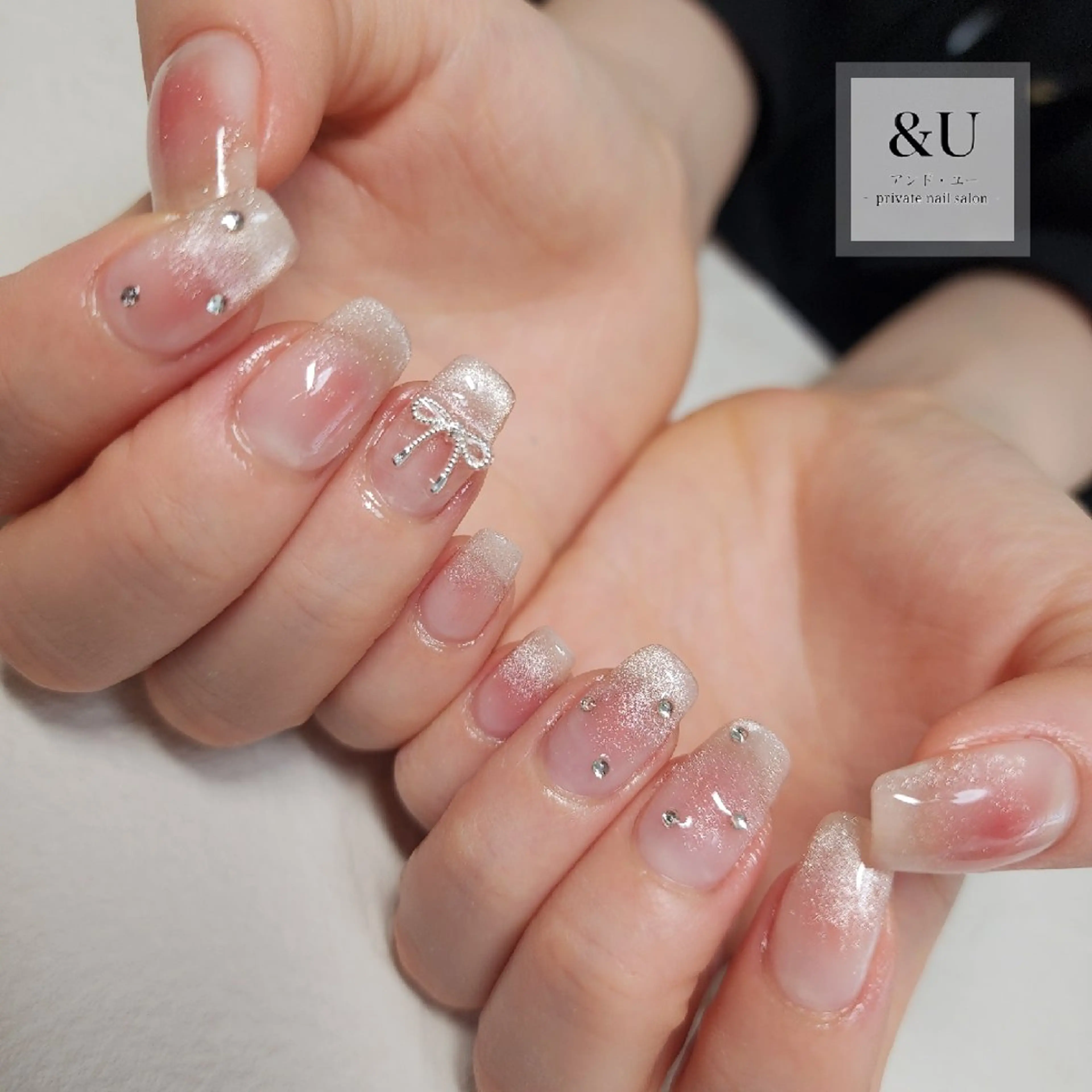ネイル フレンチネイル グラデーション ストーンネイル ハンドネイル ＆Ｕ (アンド・ユー)のネイルデザイン
