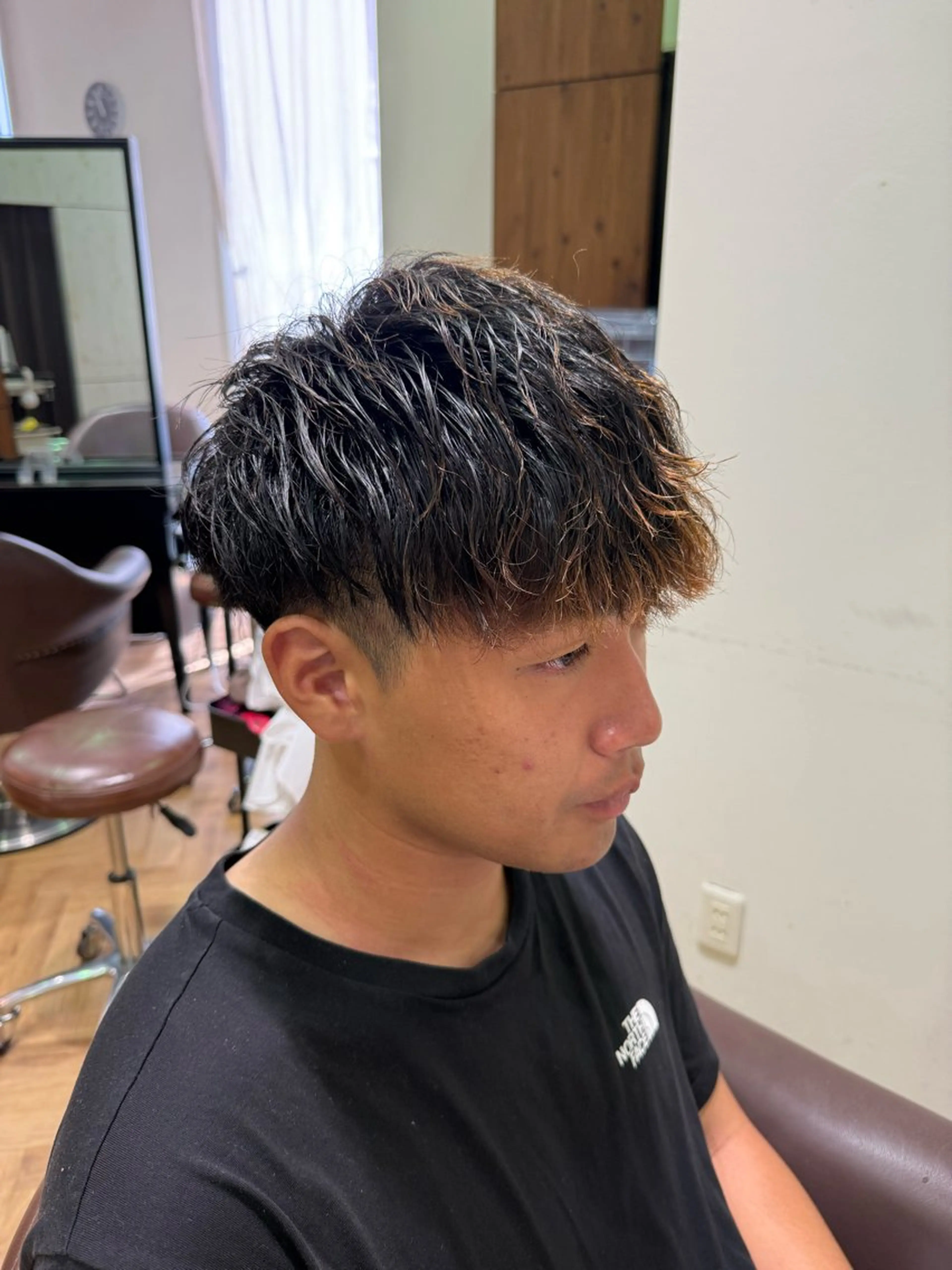 ショート メンズ スペインカール 溝口 槙里也のヘアスタイル