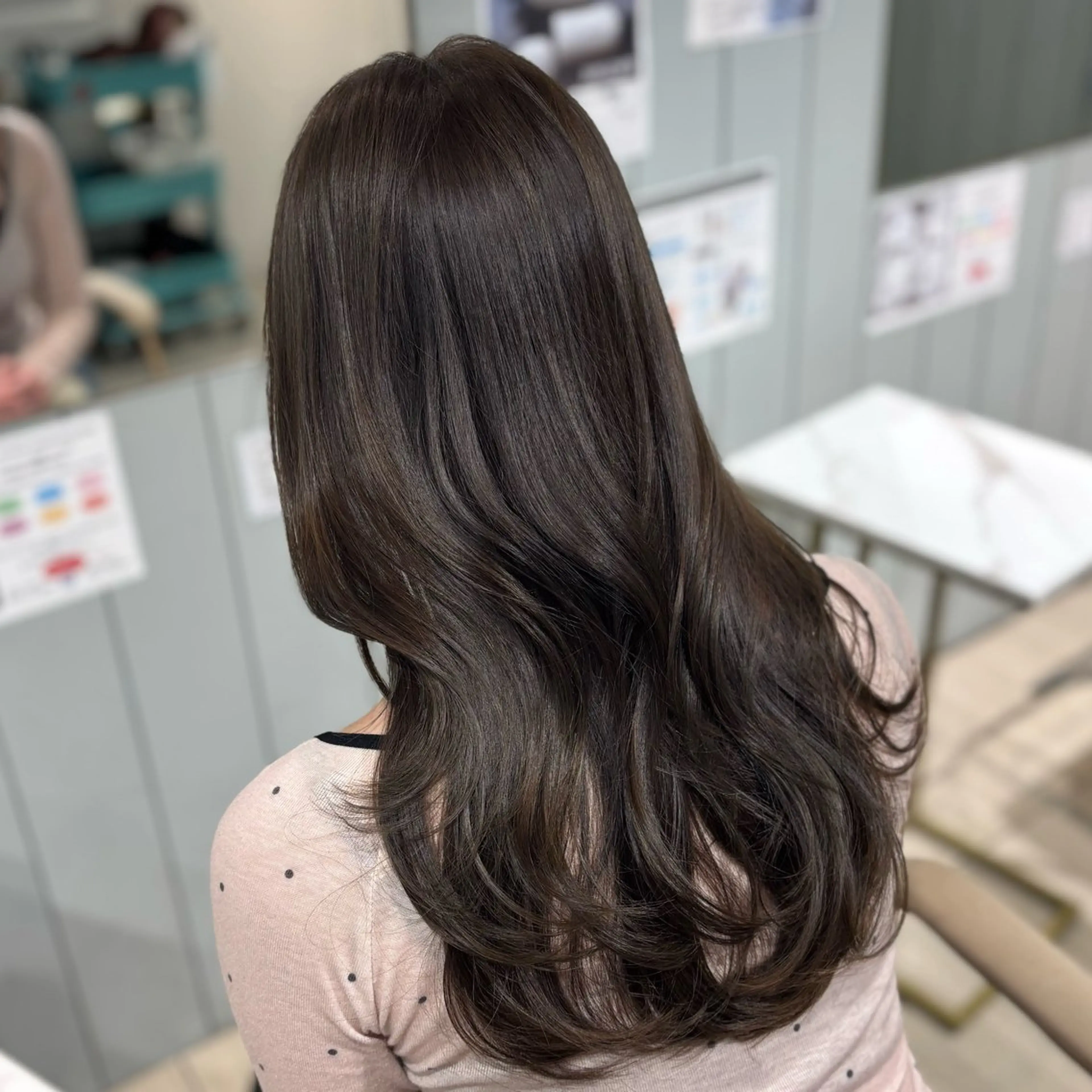 カラー 髪質改善 カット ヘアカラー トリートメント 縮毛矯正／レイヤー／ 髪質改善／海月のヘアスタイル