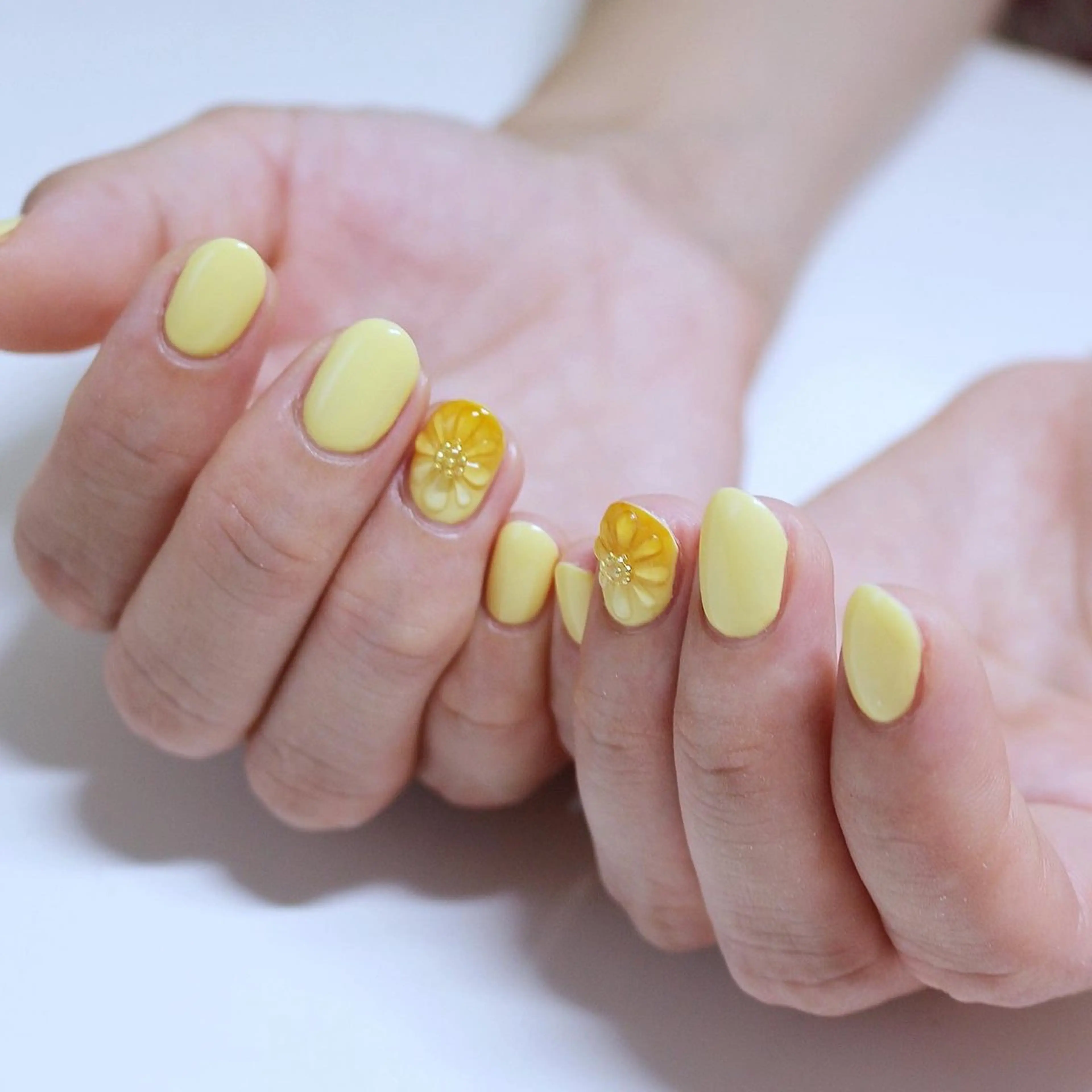 ネイル フラワーネイル ぷっくりネイル 夏ネイル 黄色 ハンドネイル Baku Nailsのネイルデザイン