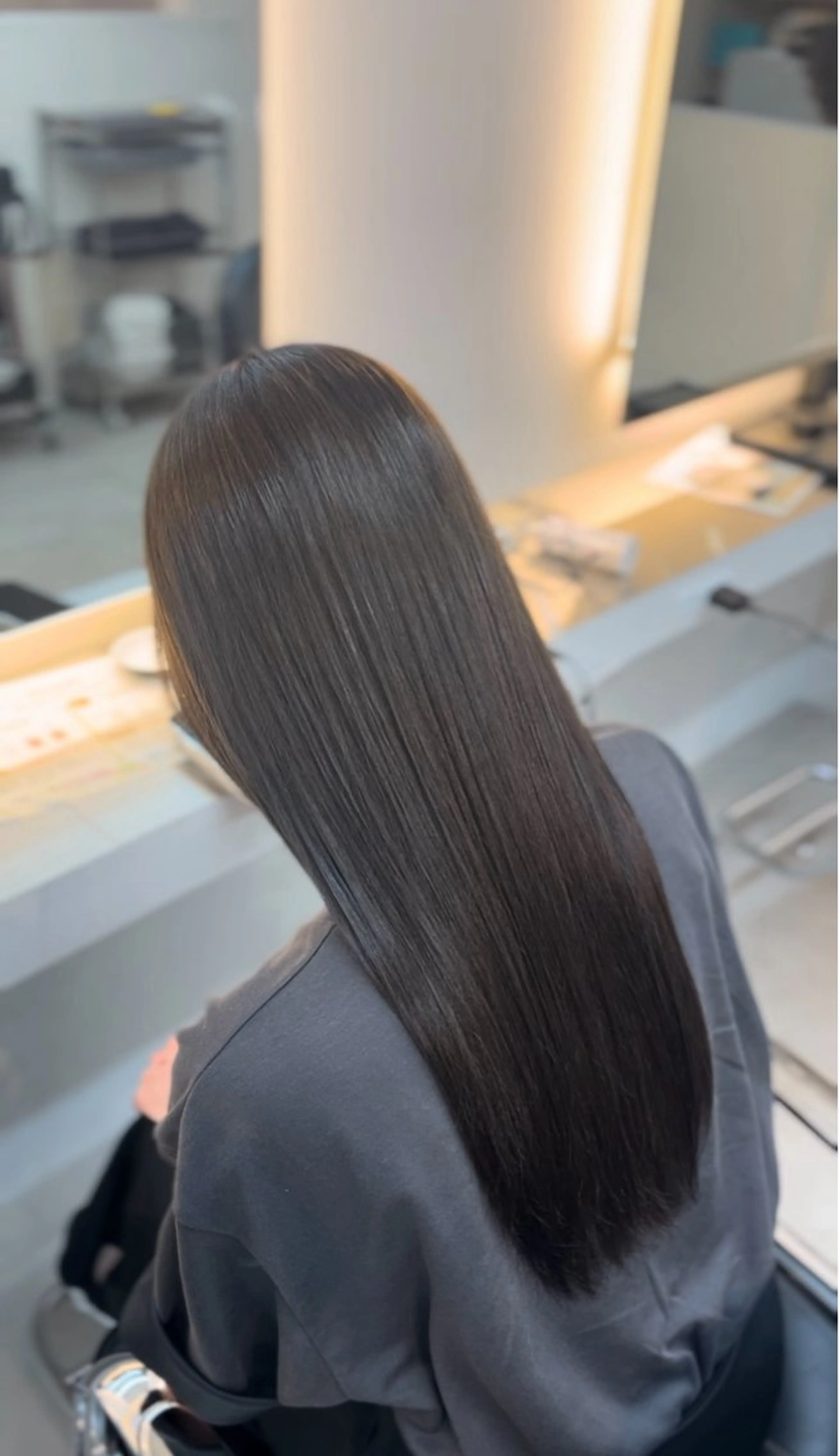 ロング カラー オガワ アヤナのヘアスタイル