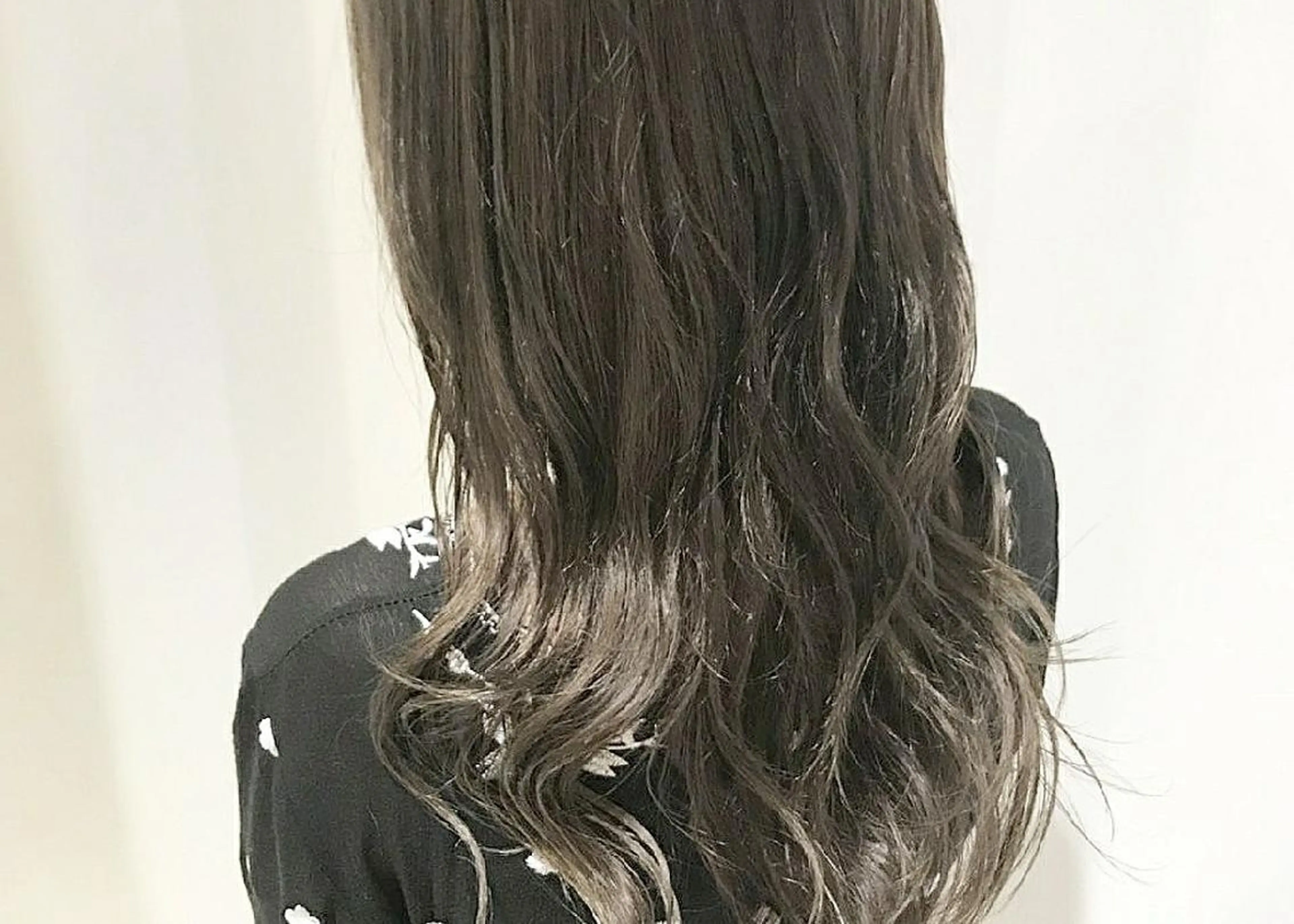 セミロング カラー グレージュ ハイライトカラー バイオレットカラー ハイライト 竹内啓太 ボブのヘアスタイル