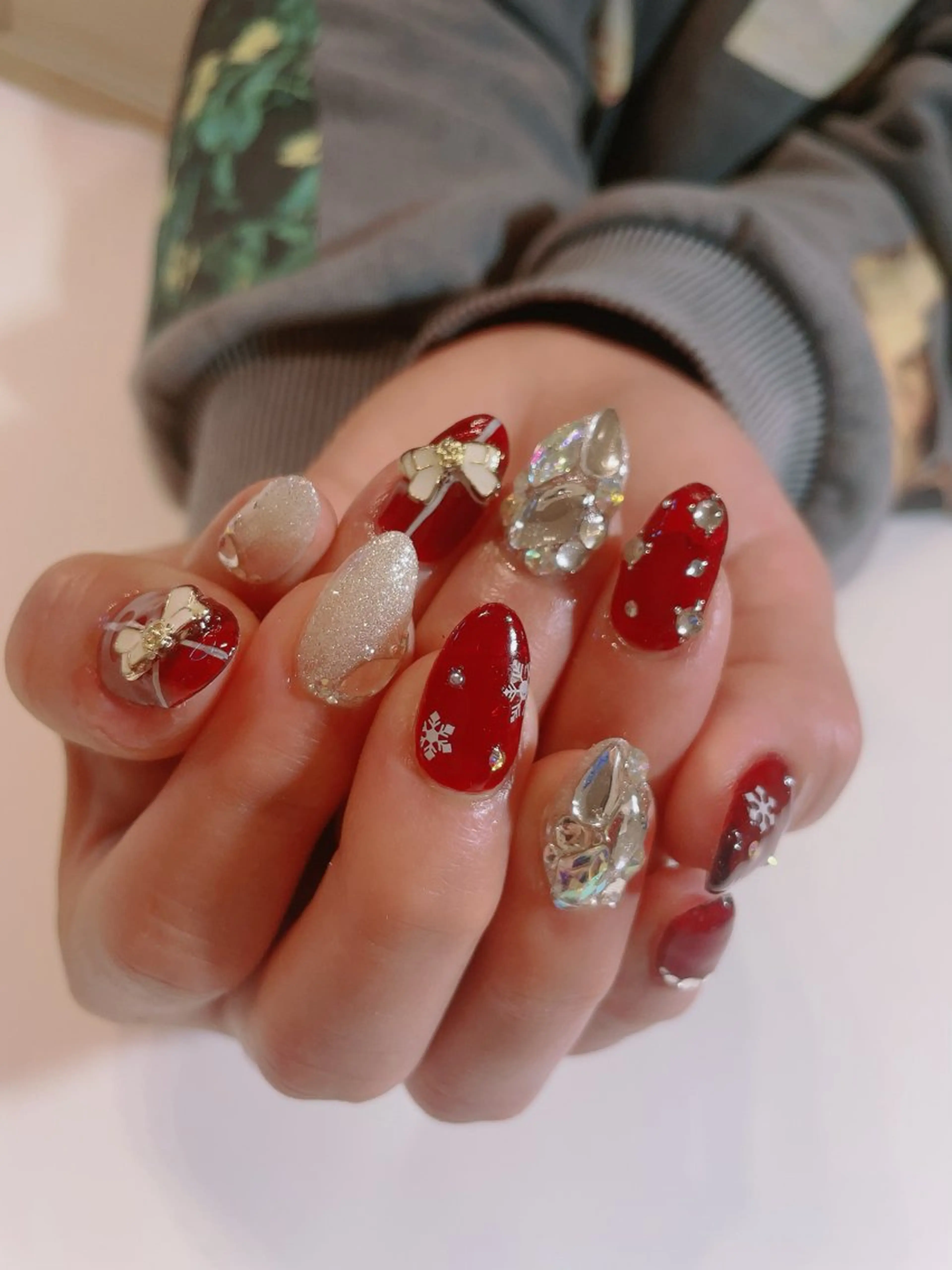 ネイル クリアネイル キラキラネイル 赤色 冬ネイル クリスマス ハンドネイル * haruのネイルデザイン