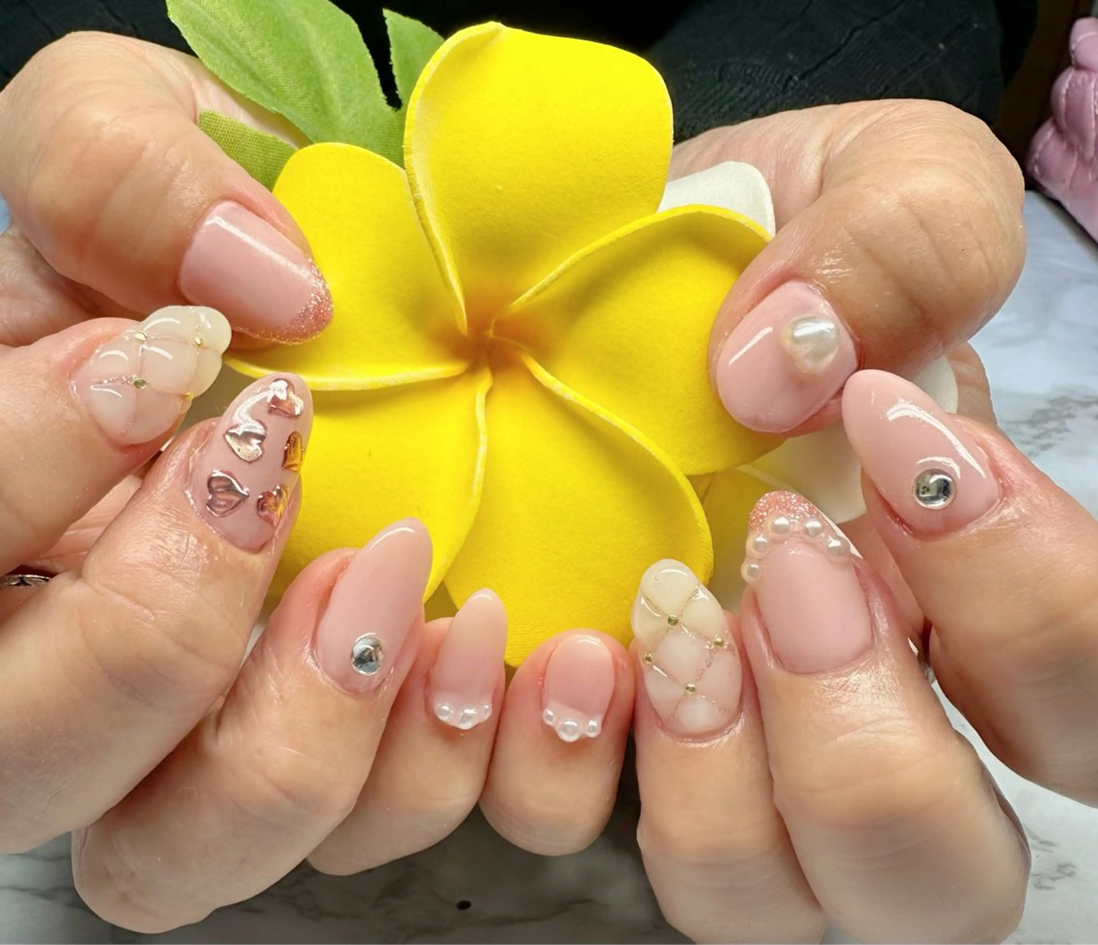 ネイル ハート ミラーネイル ニュアンスネイル リボン 春ネイル M.N_ nailのネイルデザイン