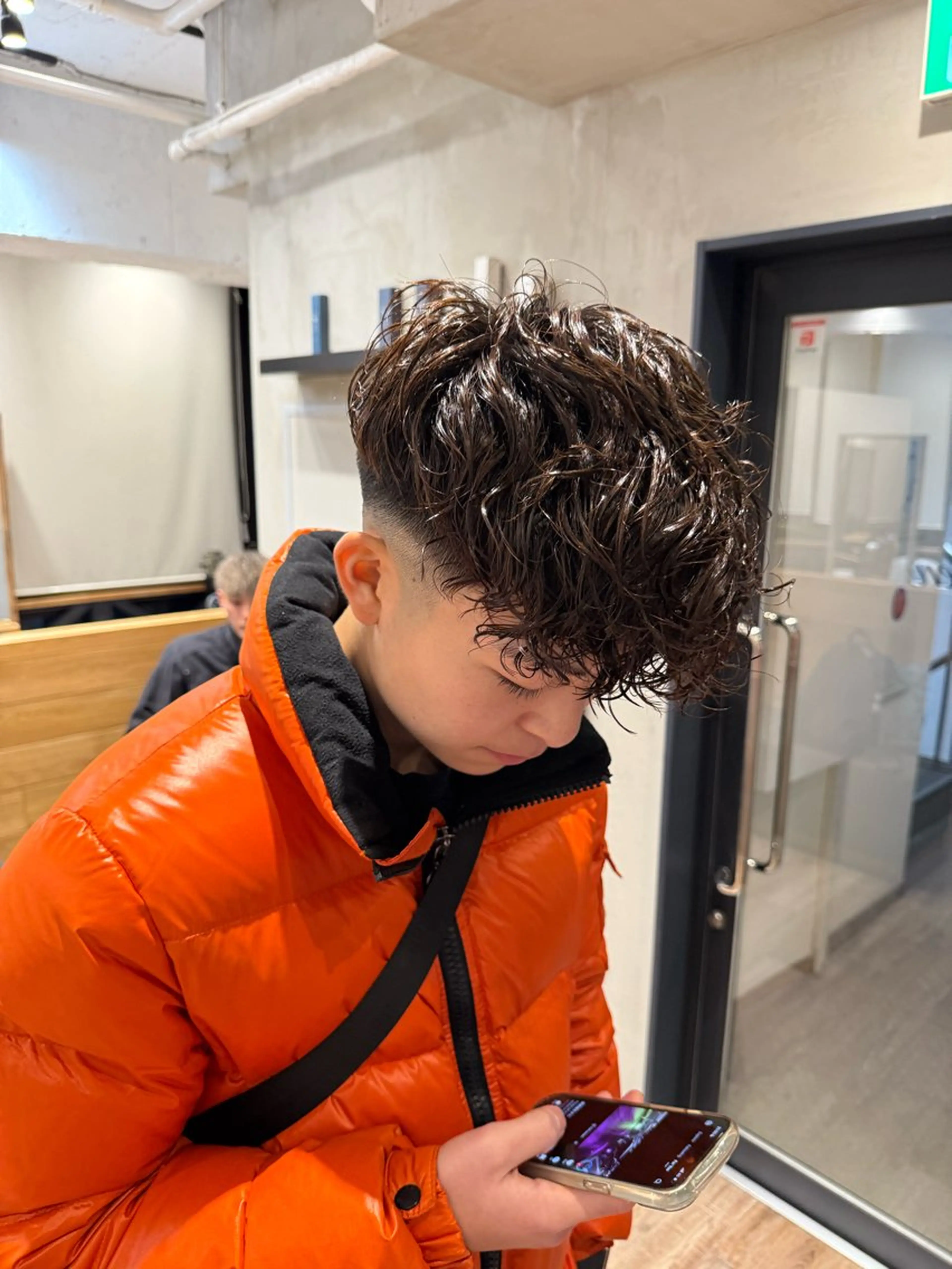 ショート パーマ メンズ ⚡メンズパーマフ ェードカットTomyのヘアスタイル