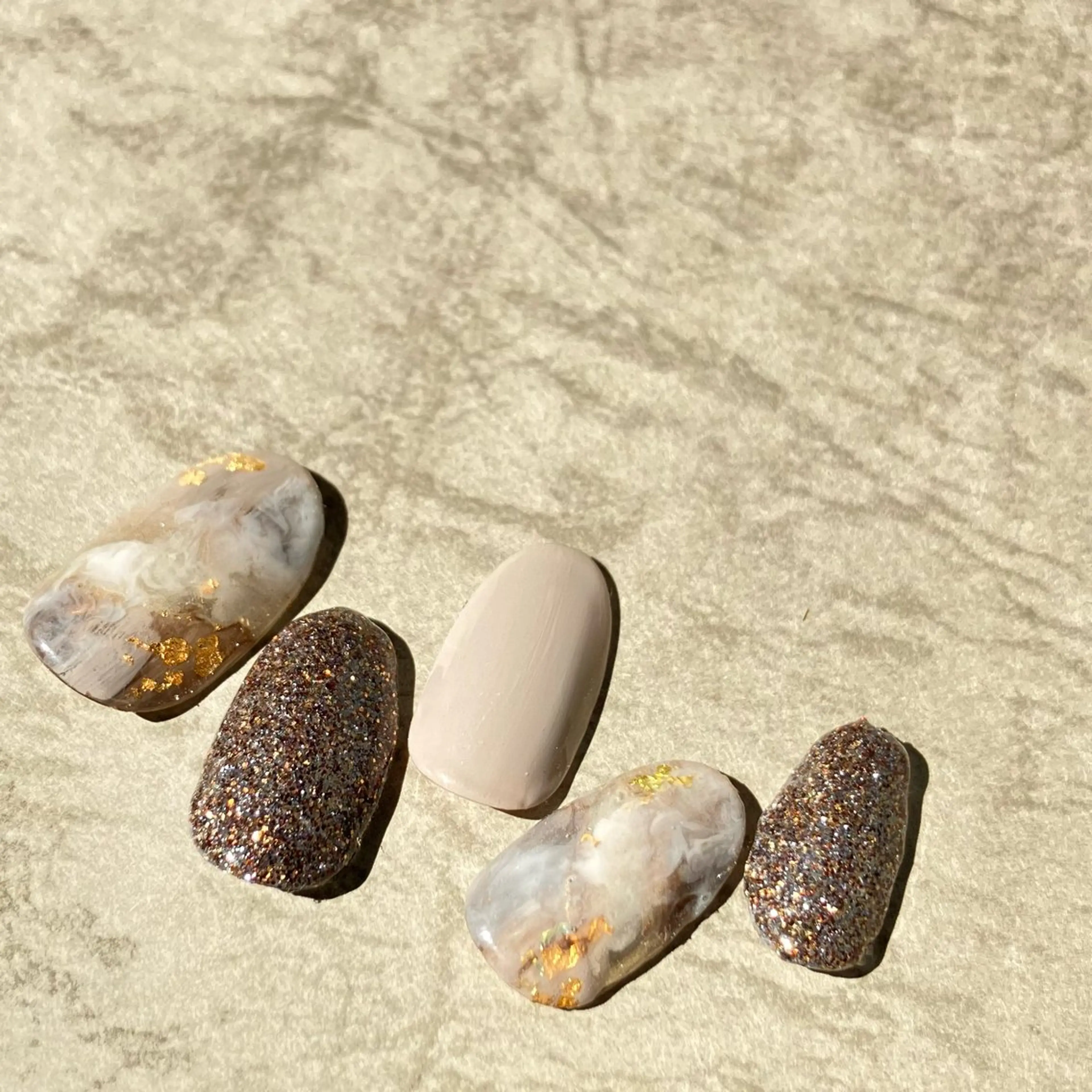 ネイル ブラウン ニュアンスネイル 夏ネイル ハンドネイル ハンドケア Yamamoto Sayakaのネイルデザイン