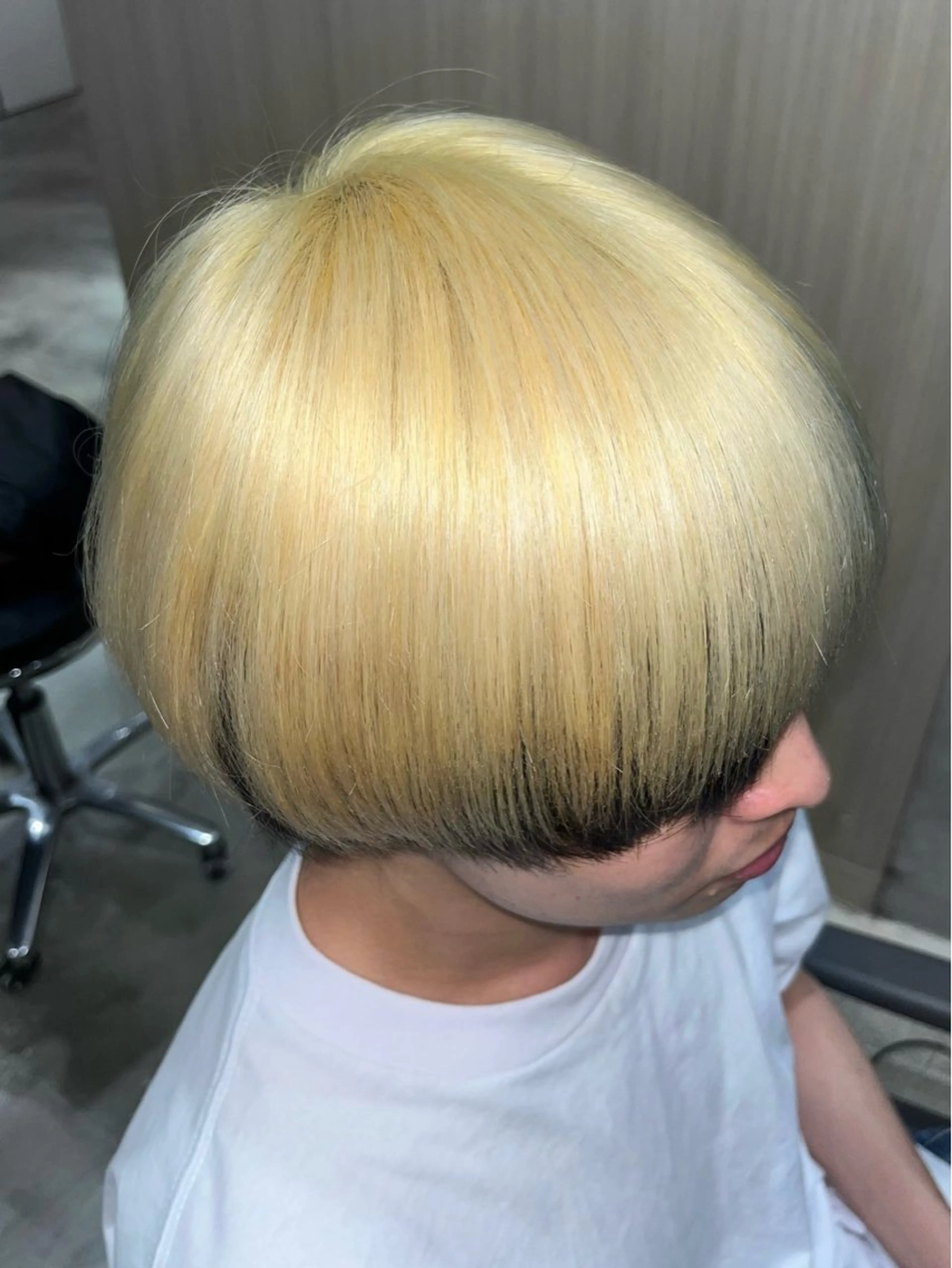 カラー メンズ ブロンド ホワイトブロンド ハイトーン×推し カラー💫Miyuのヘアスタイル