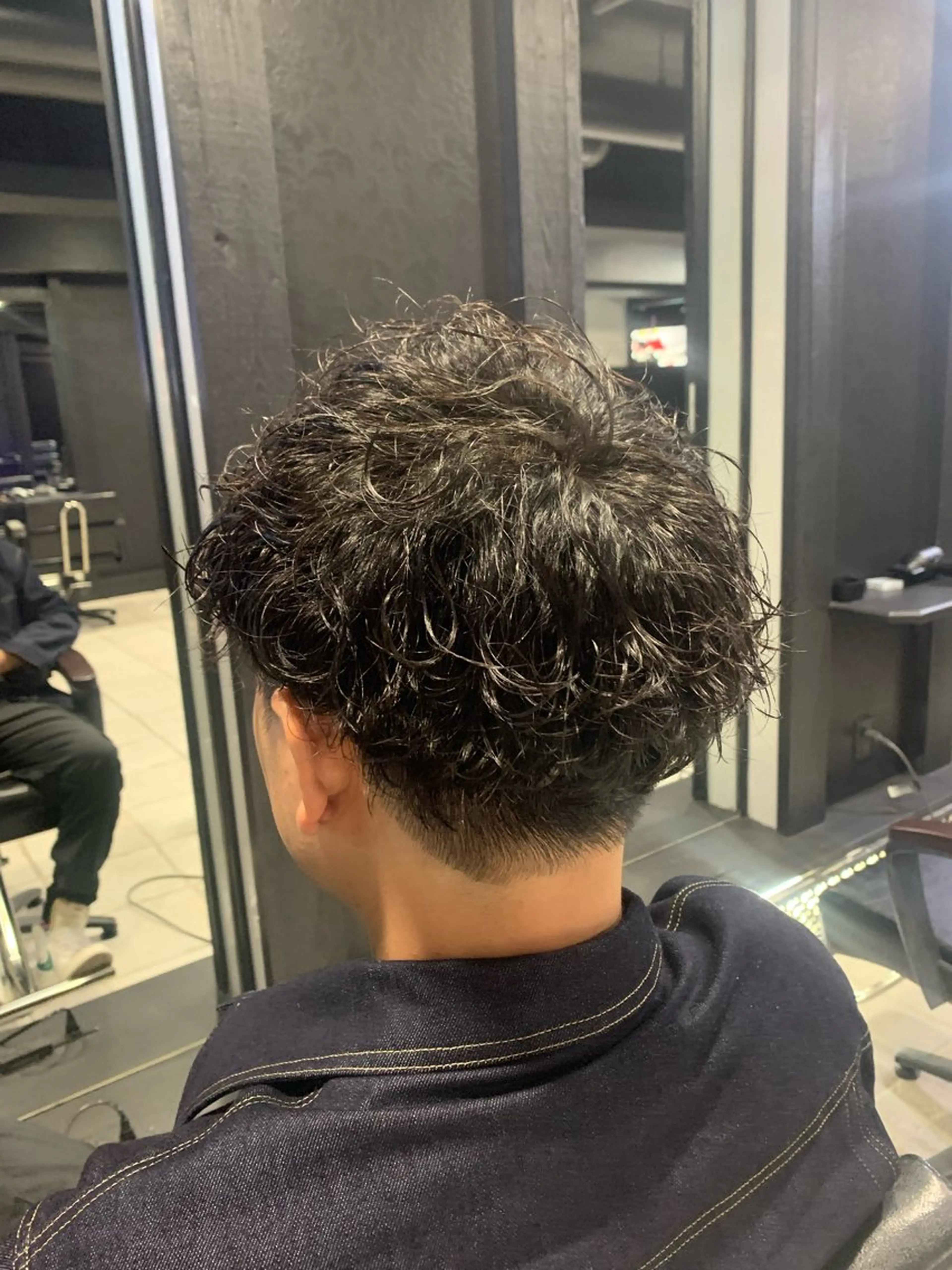 ミディアム メンズ ミディアムパーマ メンズパーマ 波巻きパーマ メンズパーマ/難波/ 心斎橋　室園亮佑のヘアスタイル