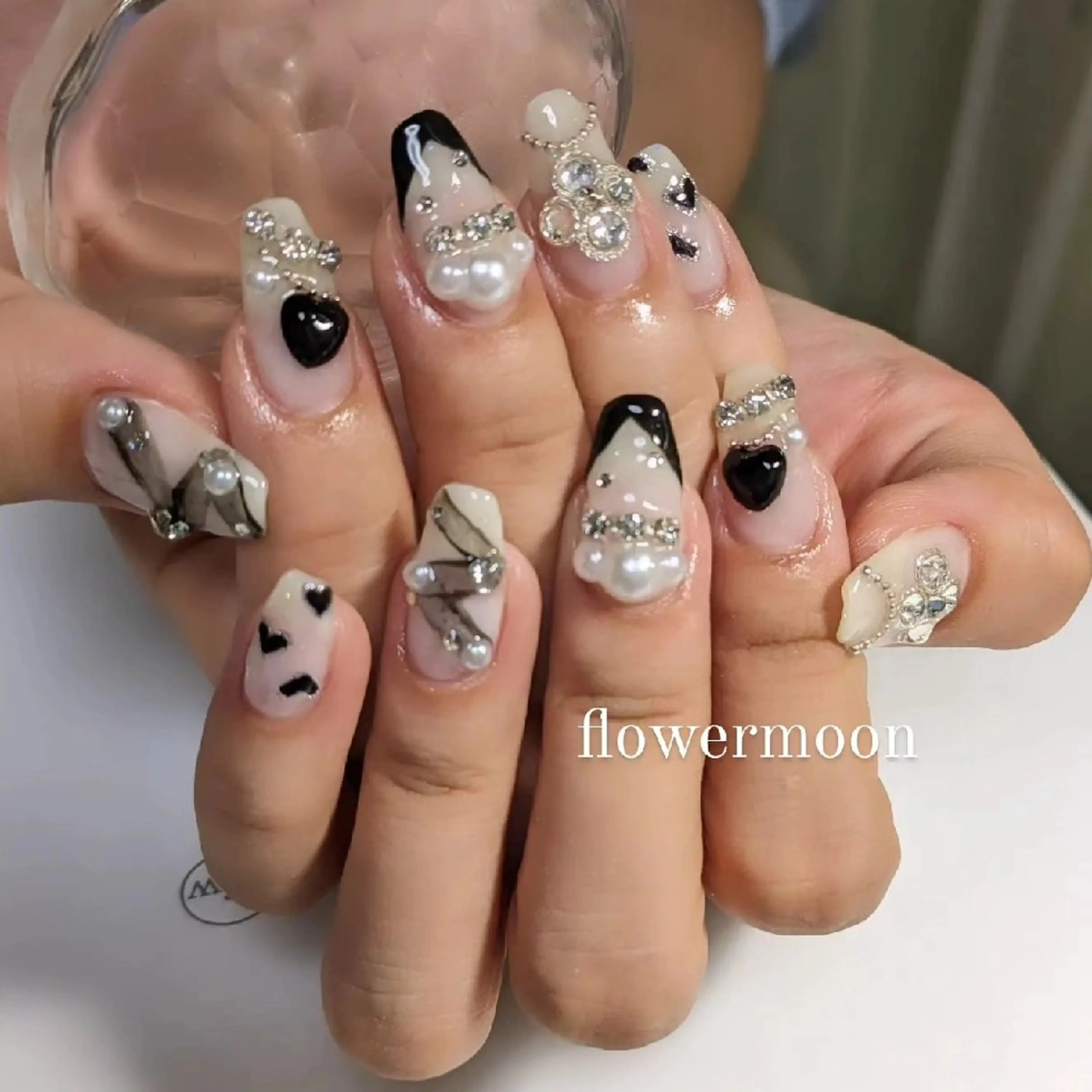 ネイル アートネイル フレンチネイル ハート ストーンネイル フラワー ムーンのネイルデザイン