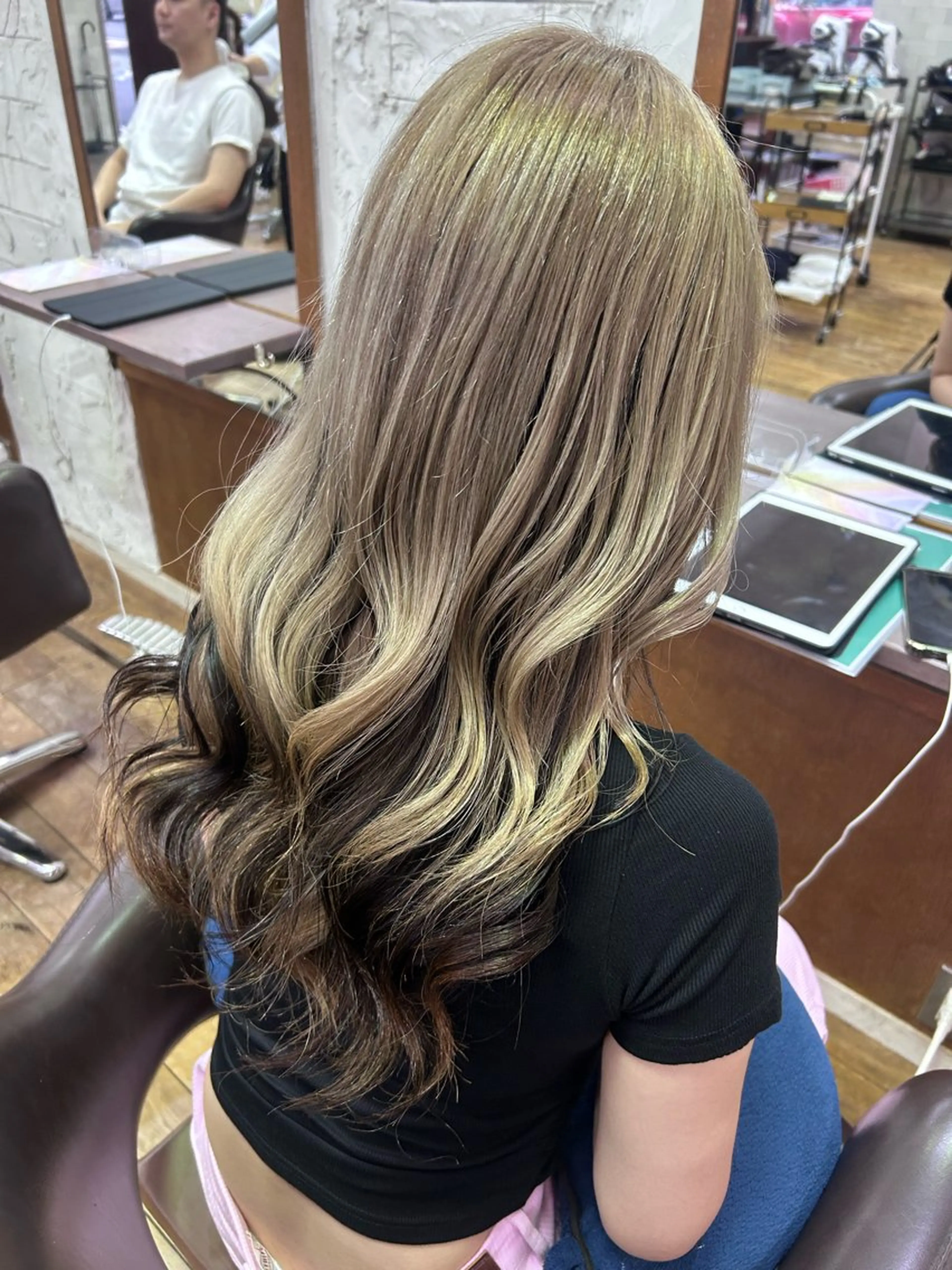 ロング ヘアカラー ハイトーン×艶カラー 🤍MIZUKIのヘアスタイル