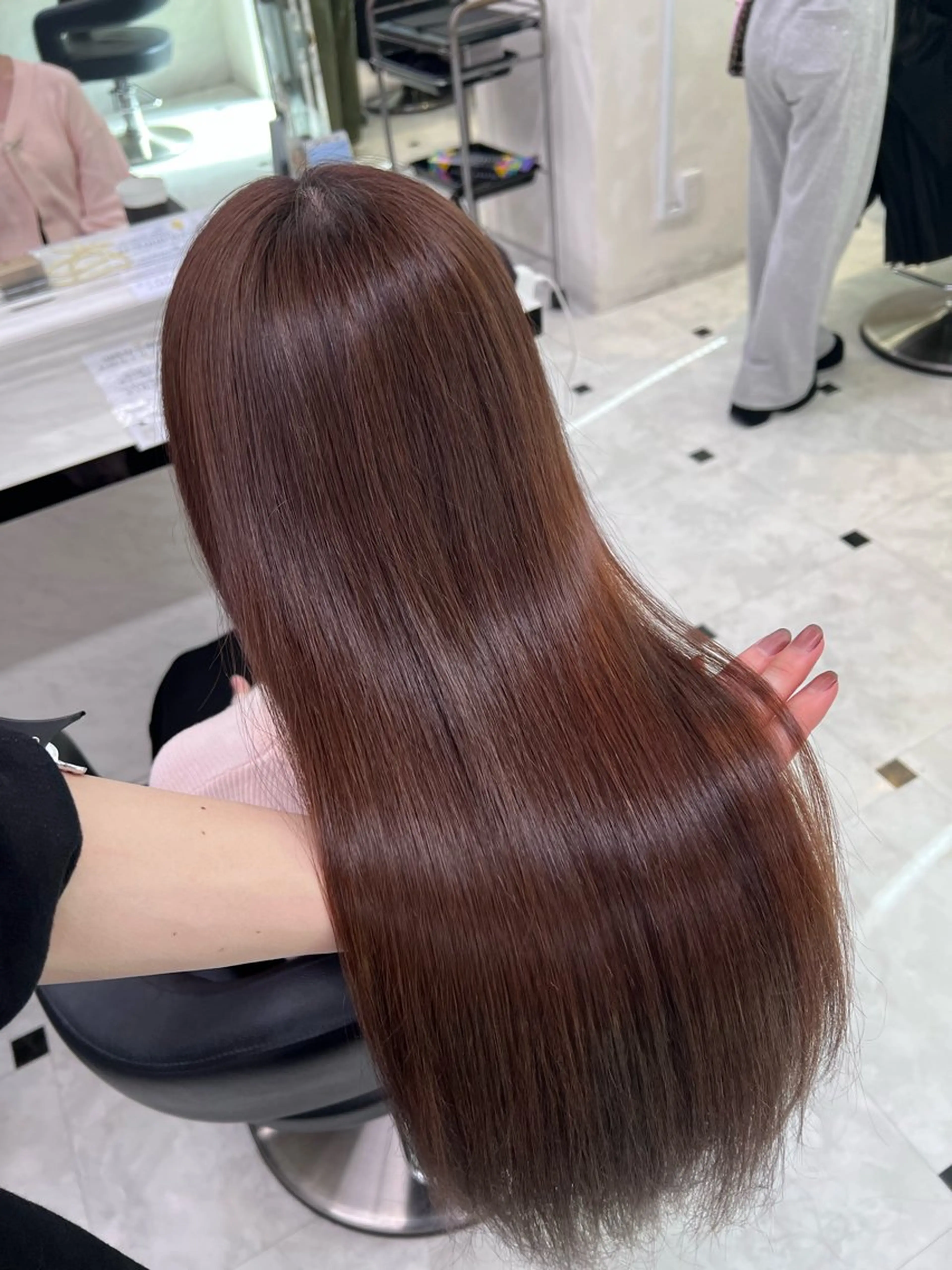 ロング カット 縮毛矯正 韓国ベージュ🏹 YUTOのヘアスタイル