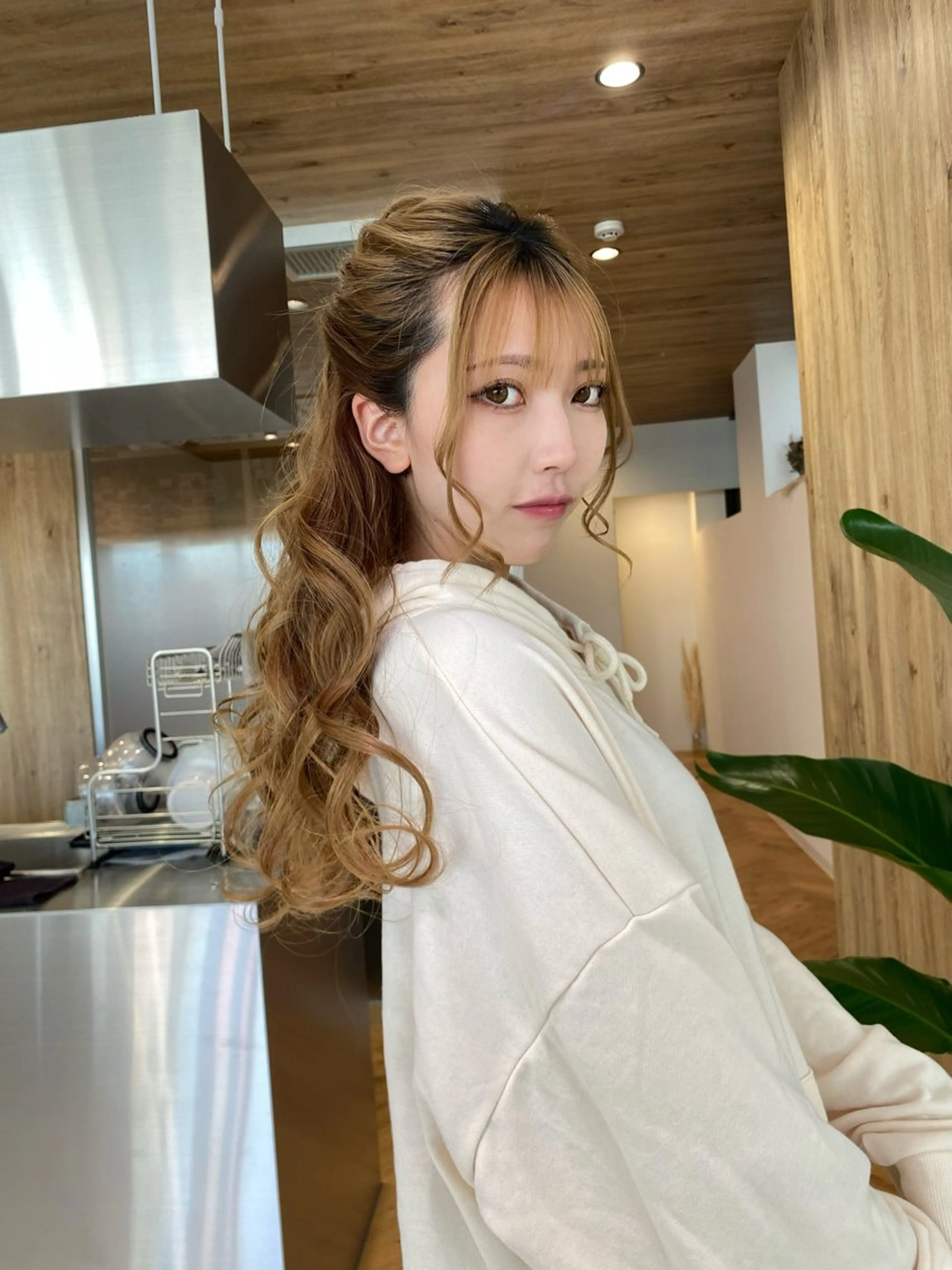 ロング ヘアセット 都筑 莉佳子のヘアスタイル