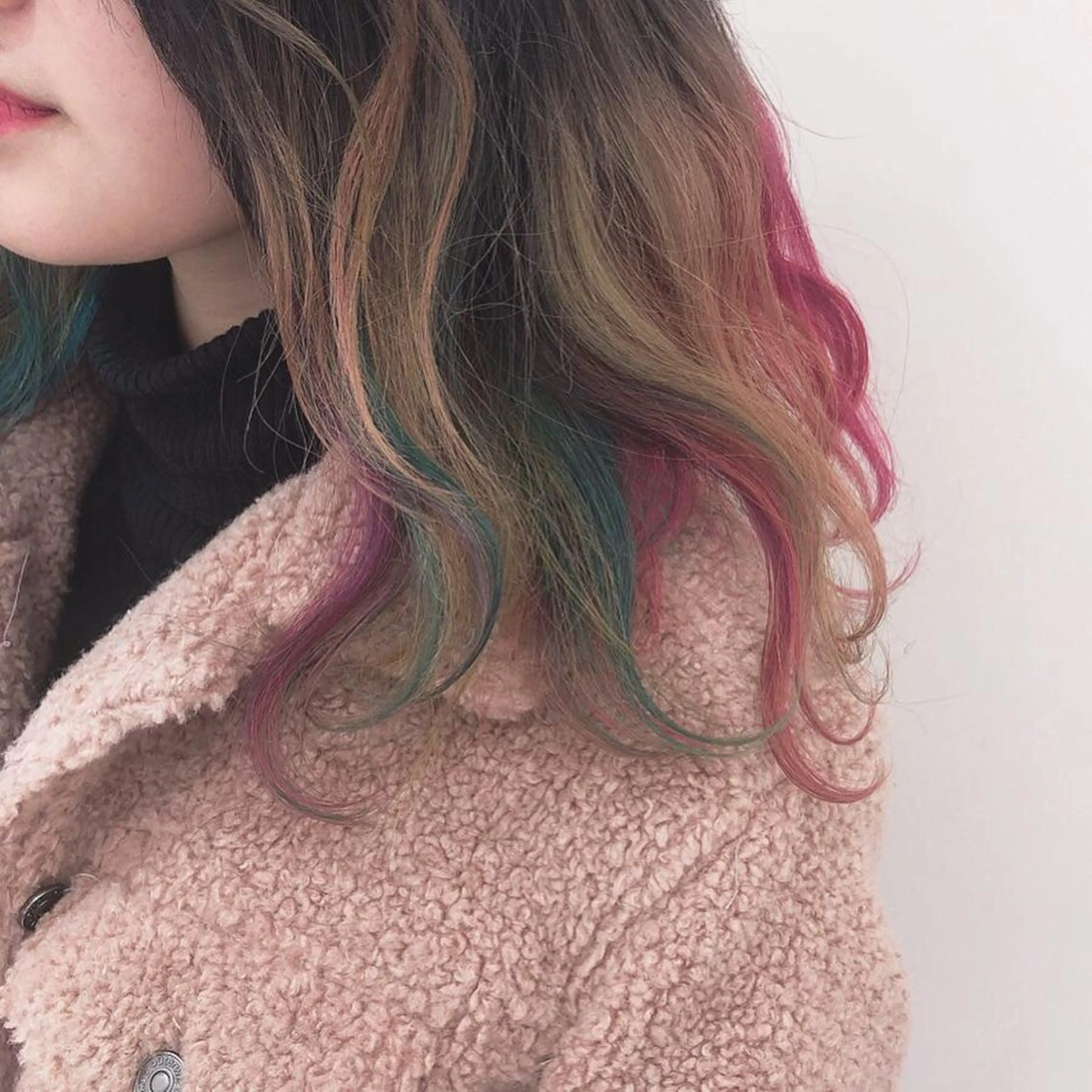 セミロング カラー cyan SANAMIのヘアスタイル