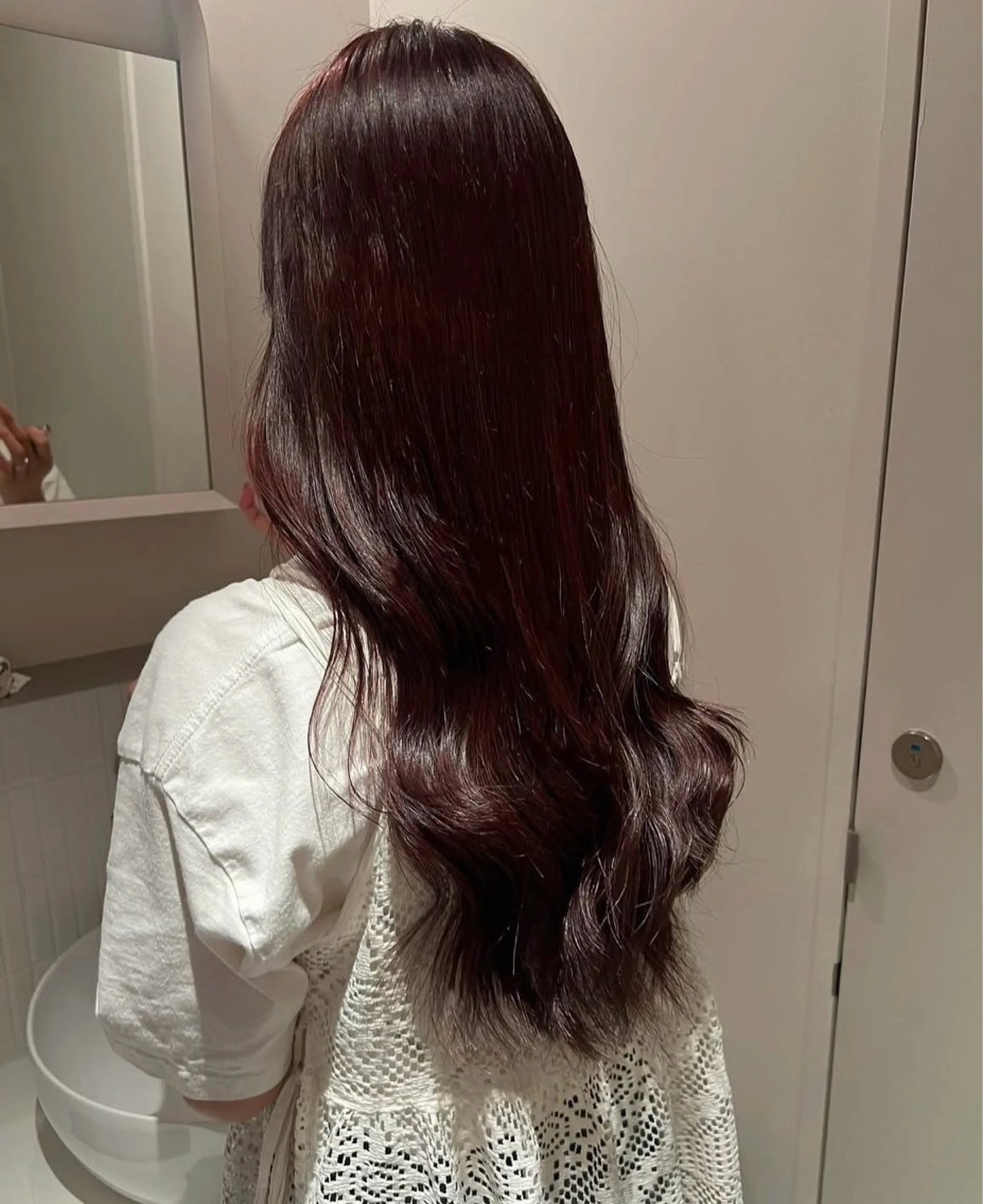 ロング カラー ボルドーカラー ロング ヘアカラー トリートメント 山内 めいのヘアスタイル