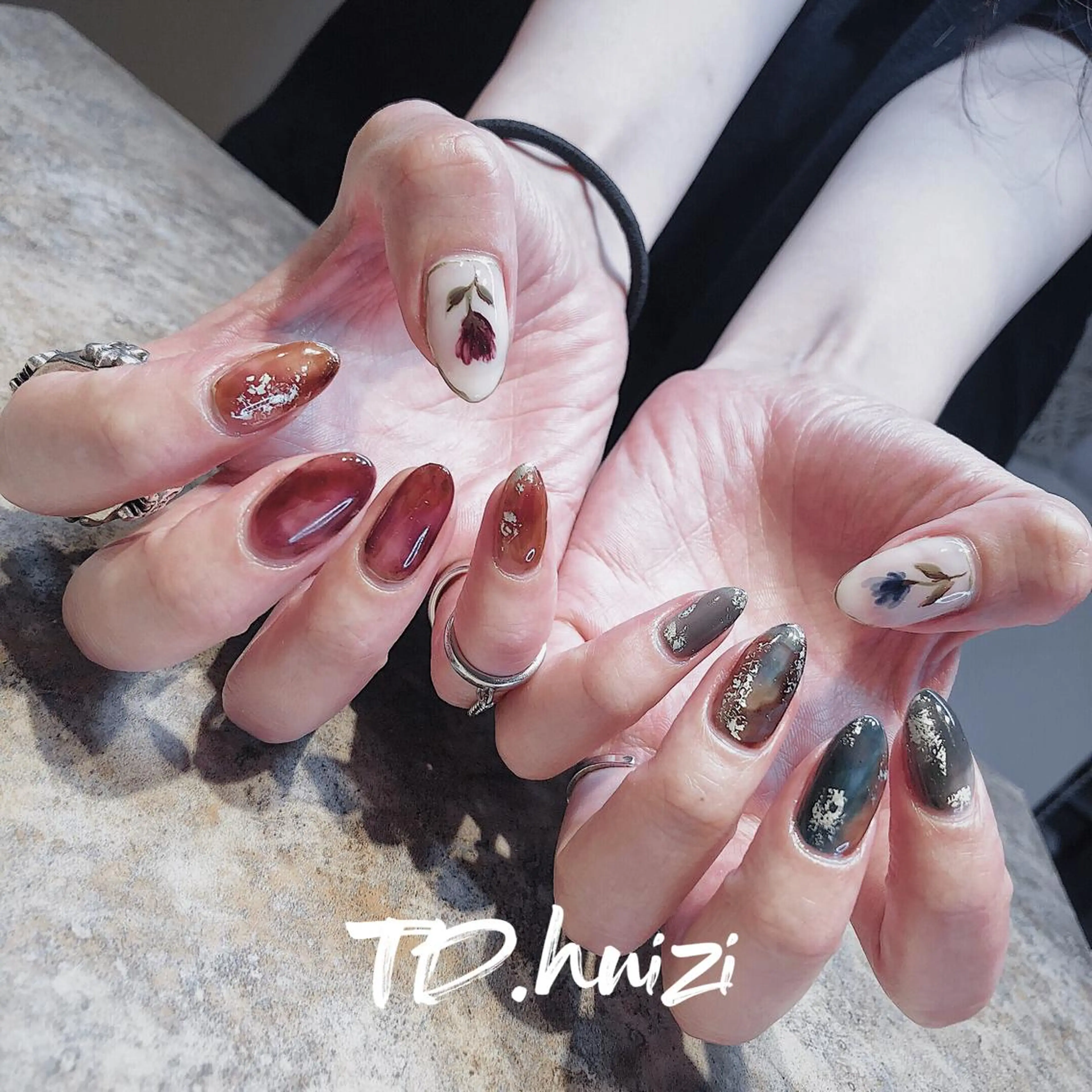 ミディアム めぐみのネイルサロン スタッフ練習のネイルデザイン