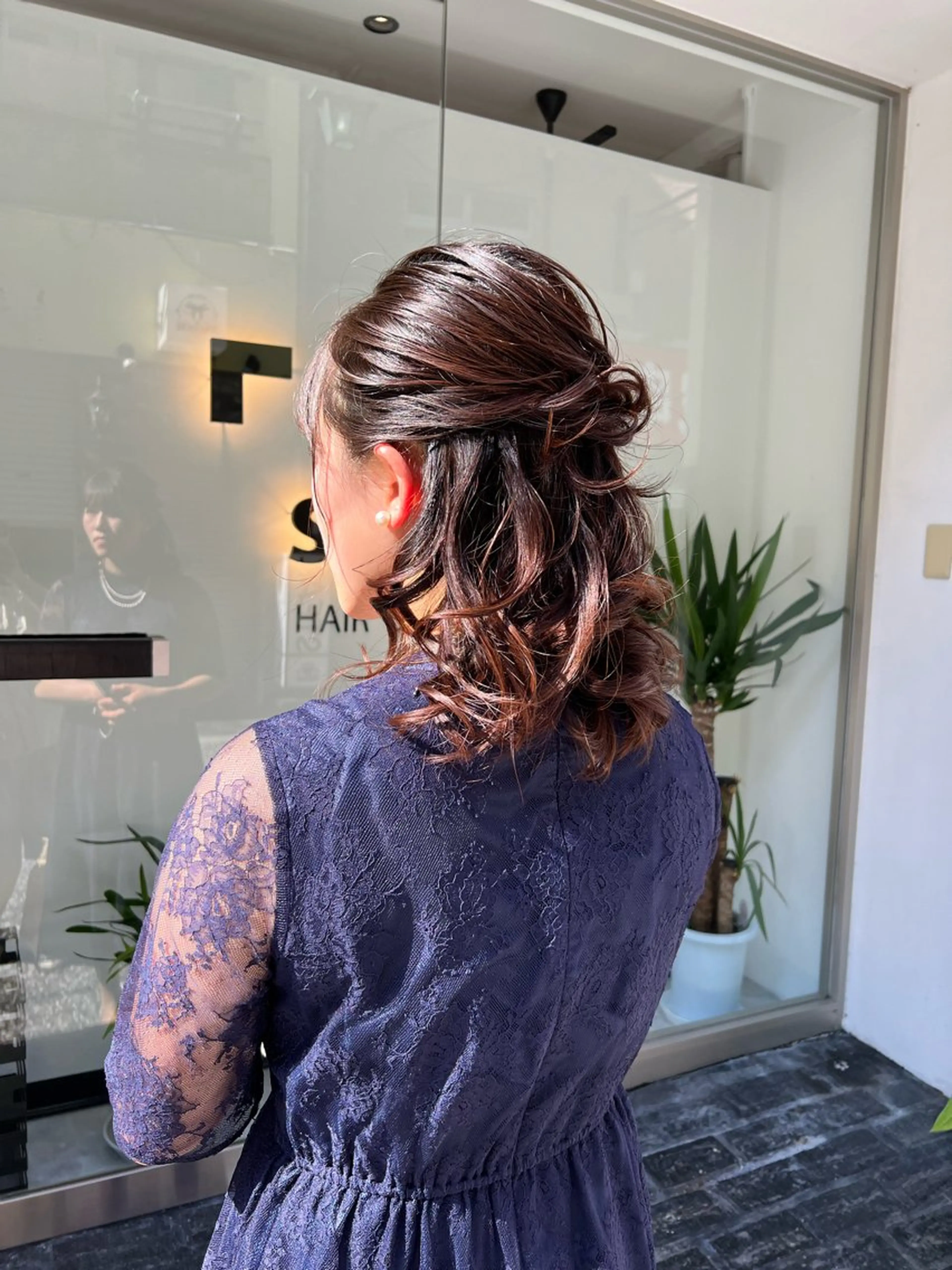 ミディアム カラー ヘアアレンジ ハーフアップ 「sumi」 AMIのヘアスタイル