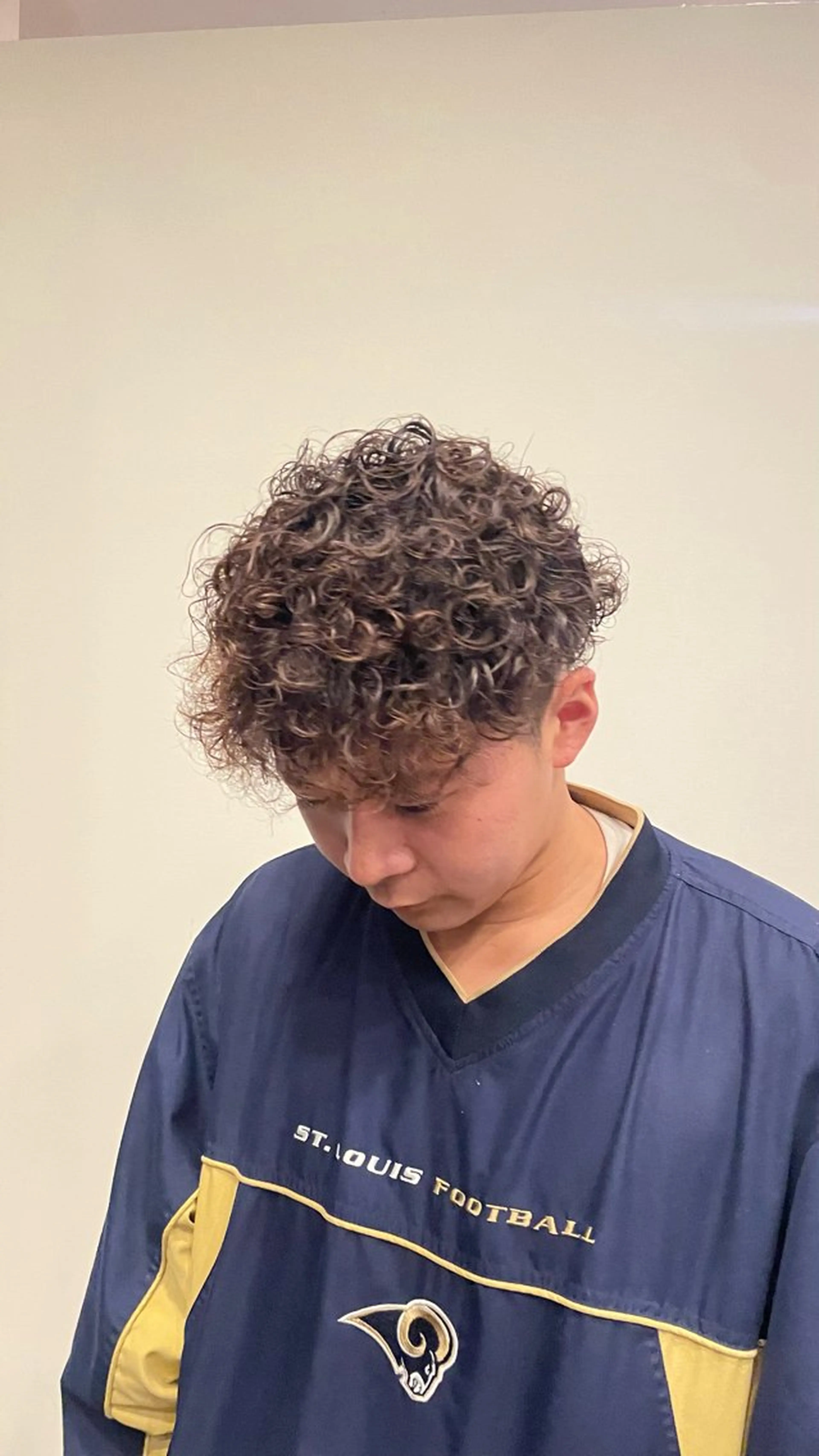 ショート パーマ メンズ メンズパーマ プードルパーマ プードルパーマ ヤスダ ホノカのヘアスタイル