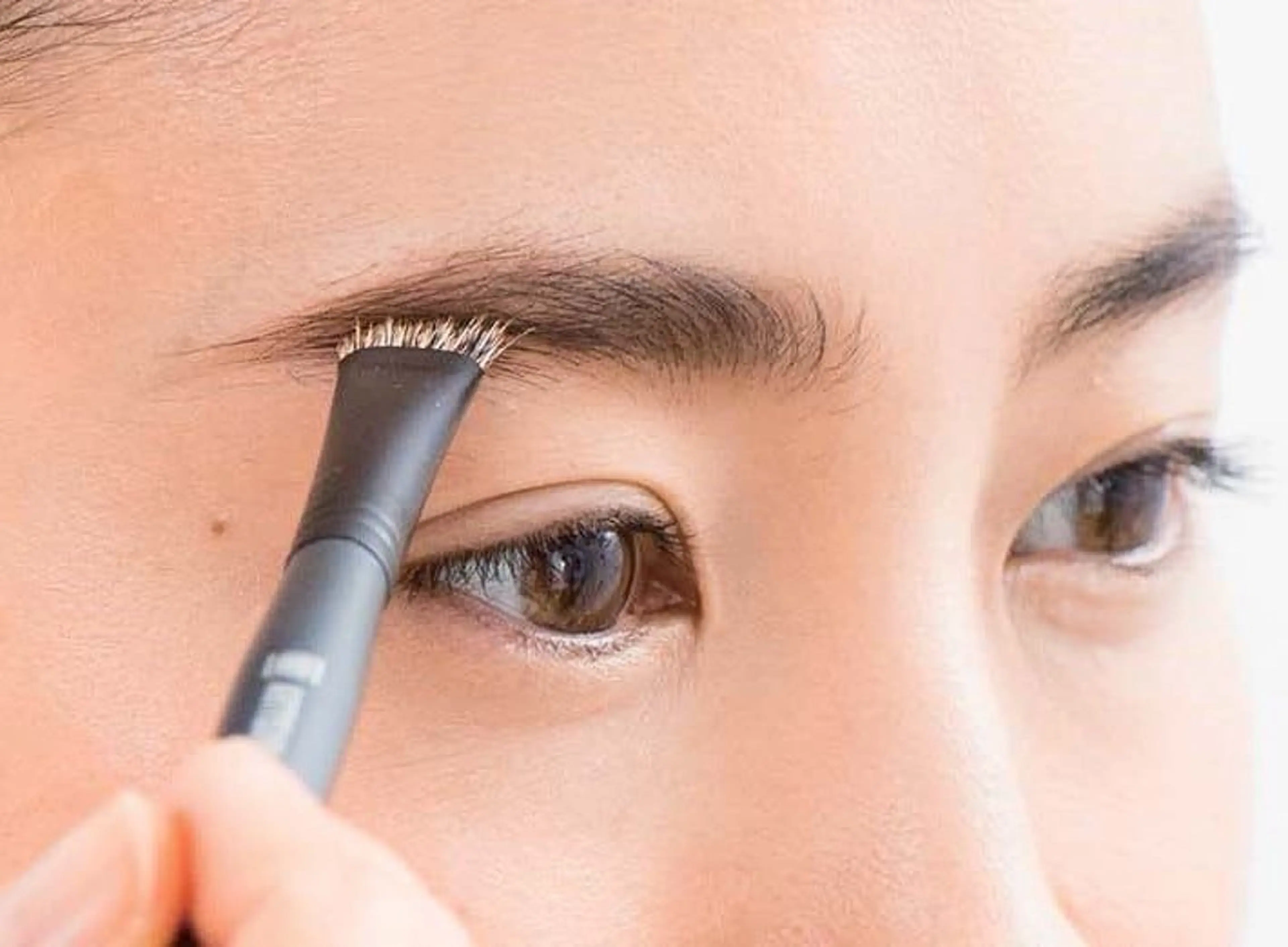 メイクレッスン💄ファンデーションの塗り方から永遠のテーマの眉毛の描き方など、基本的なメイクのしかたをレクチャーします✨の写真