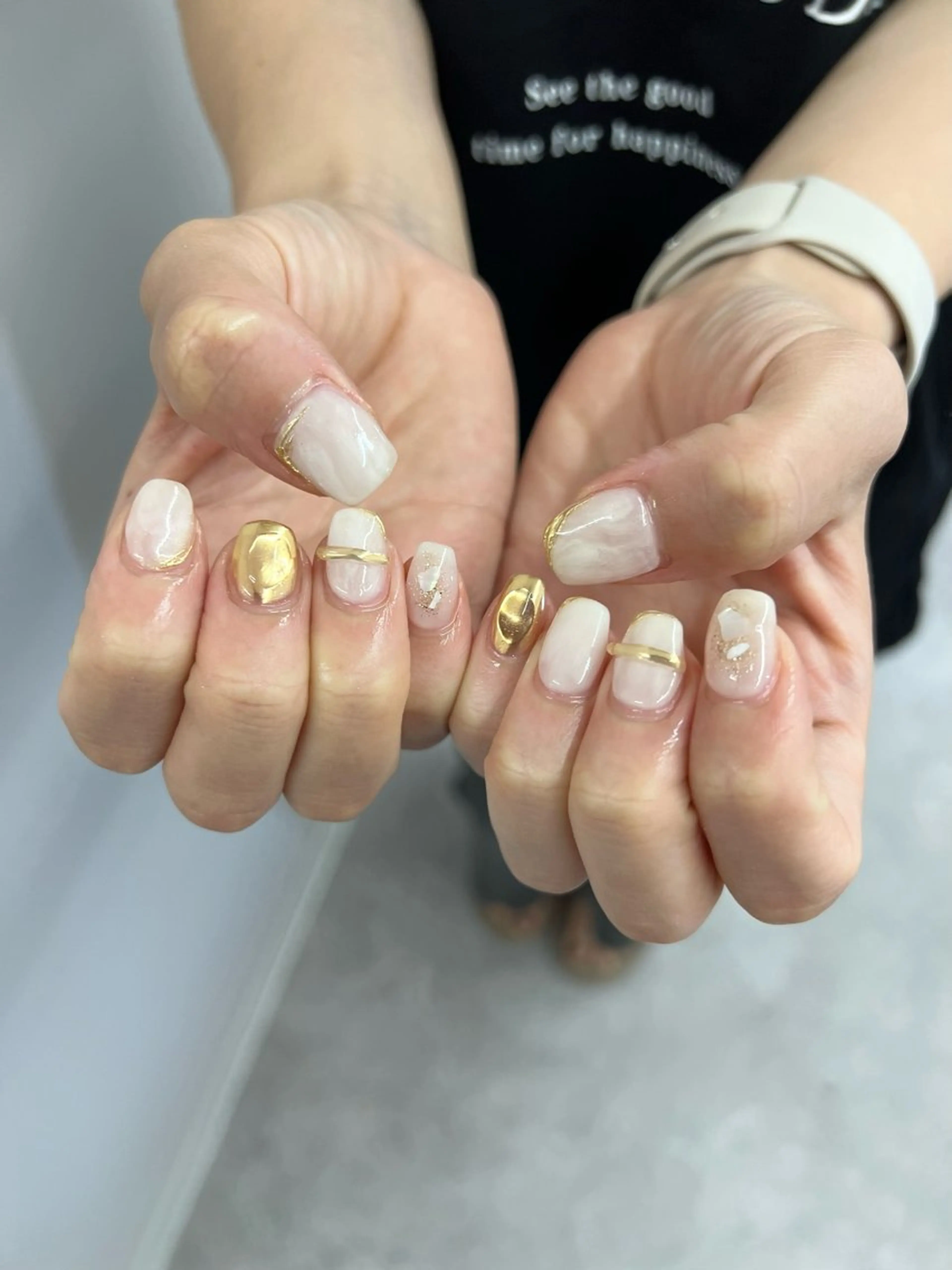 ネイル ジェルネイル ゴールド マグネットネイル ミラーネイル ニュアンスネイル ハンドネイル ハンドケア Bana_ Nailのネイルデザイン