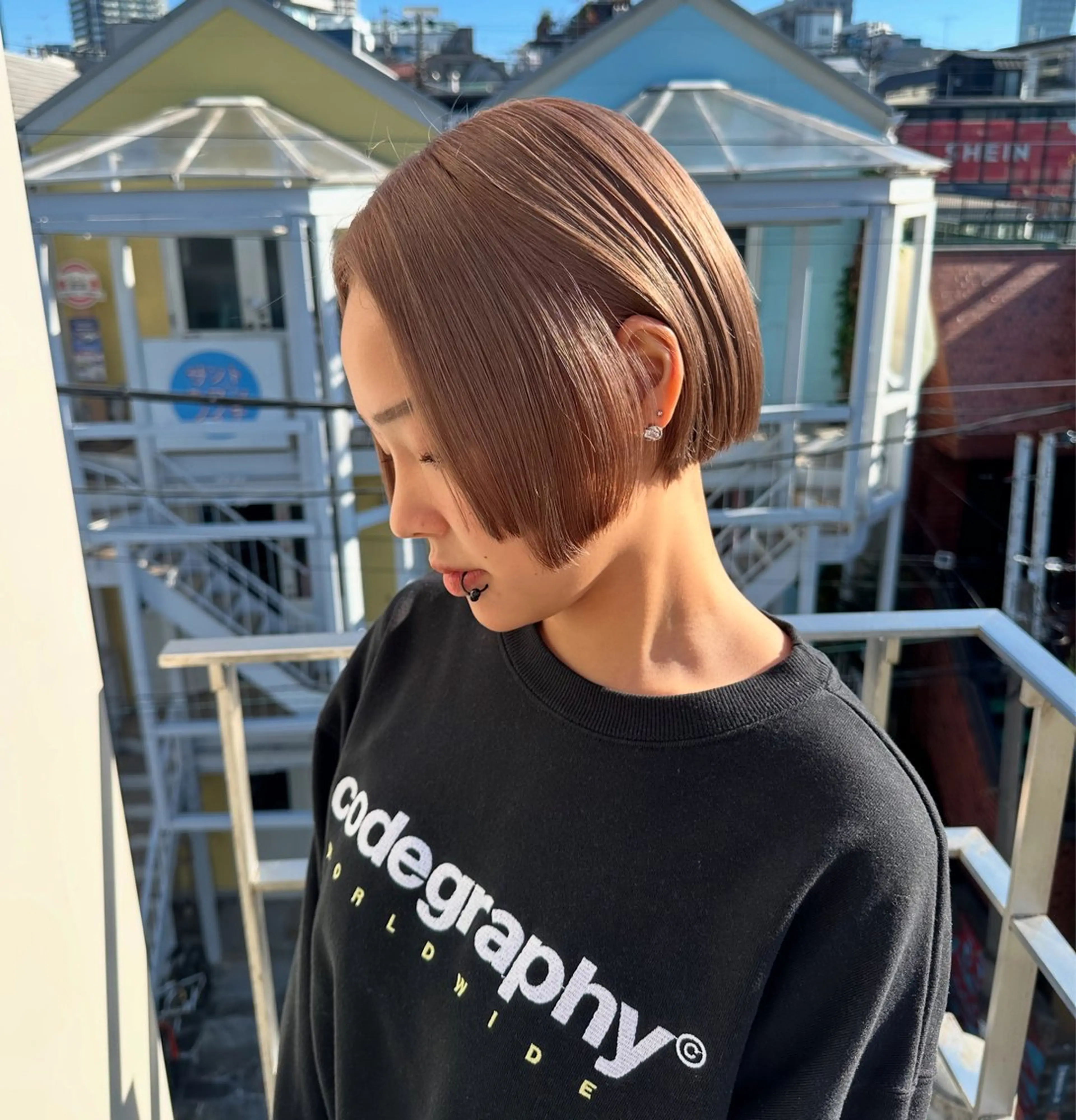 ショート カラー ヘアカラー HANAME 原宿美容室のヘアスタイル