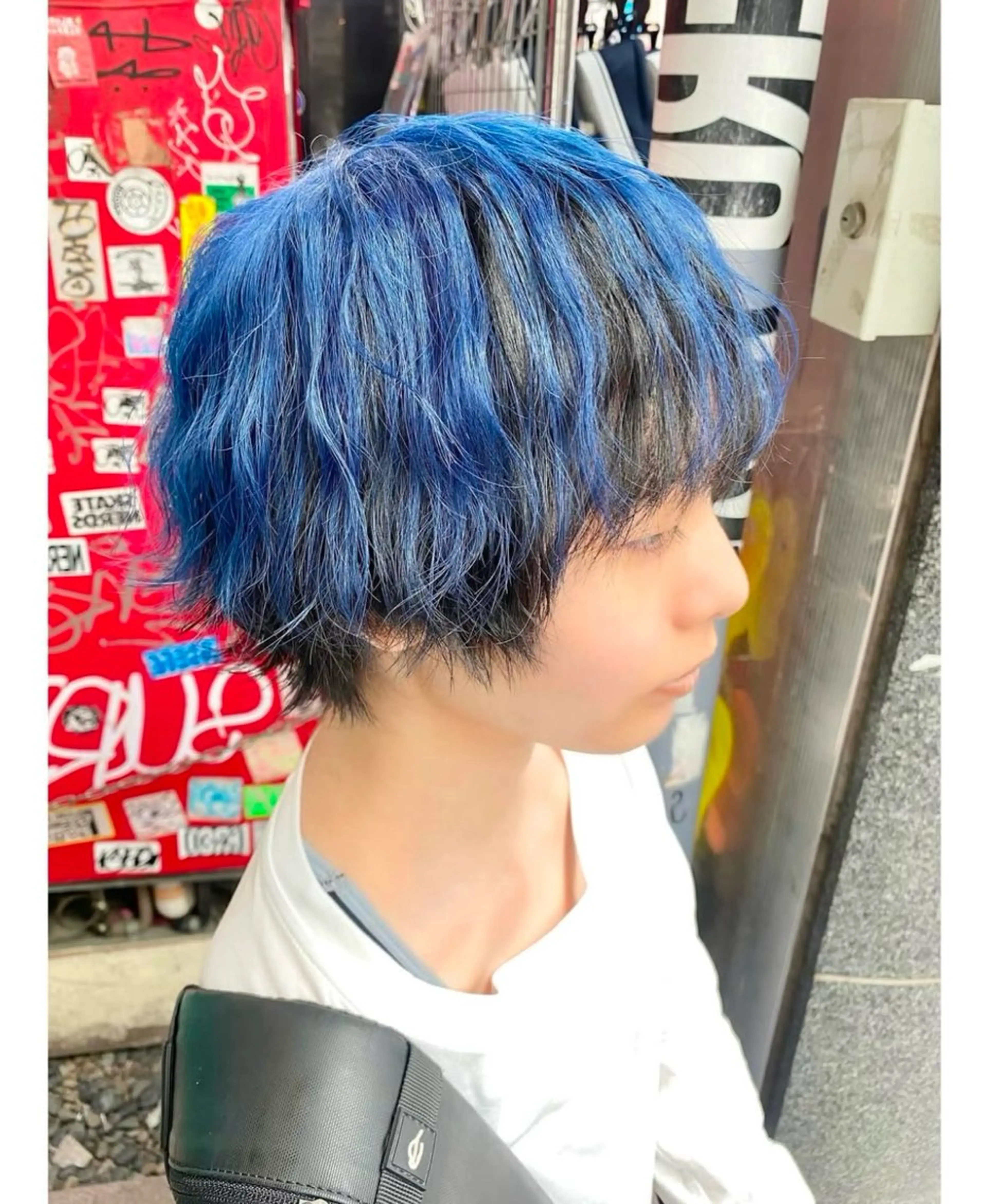 ショート カラー 黒髪 ブルーカラー ショートヘア ヘアカラー GARU-ガル-所属・TSUNO🦖 派手髪/オタク美容師のヘアスタイル