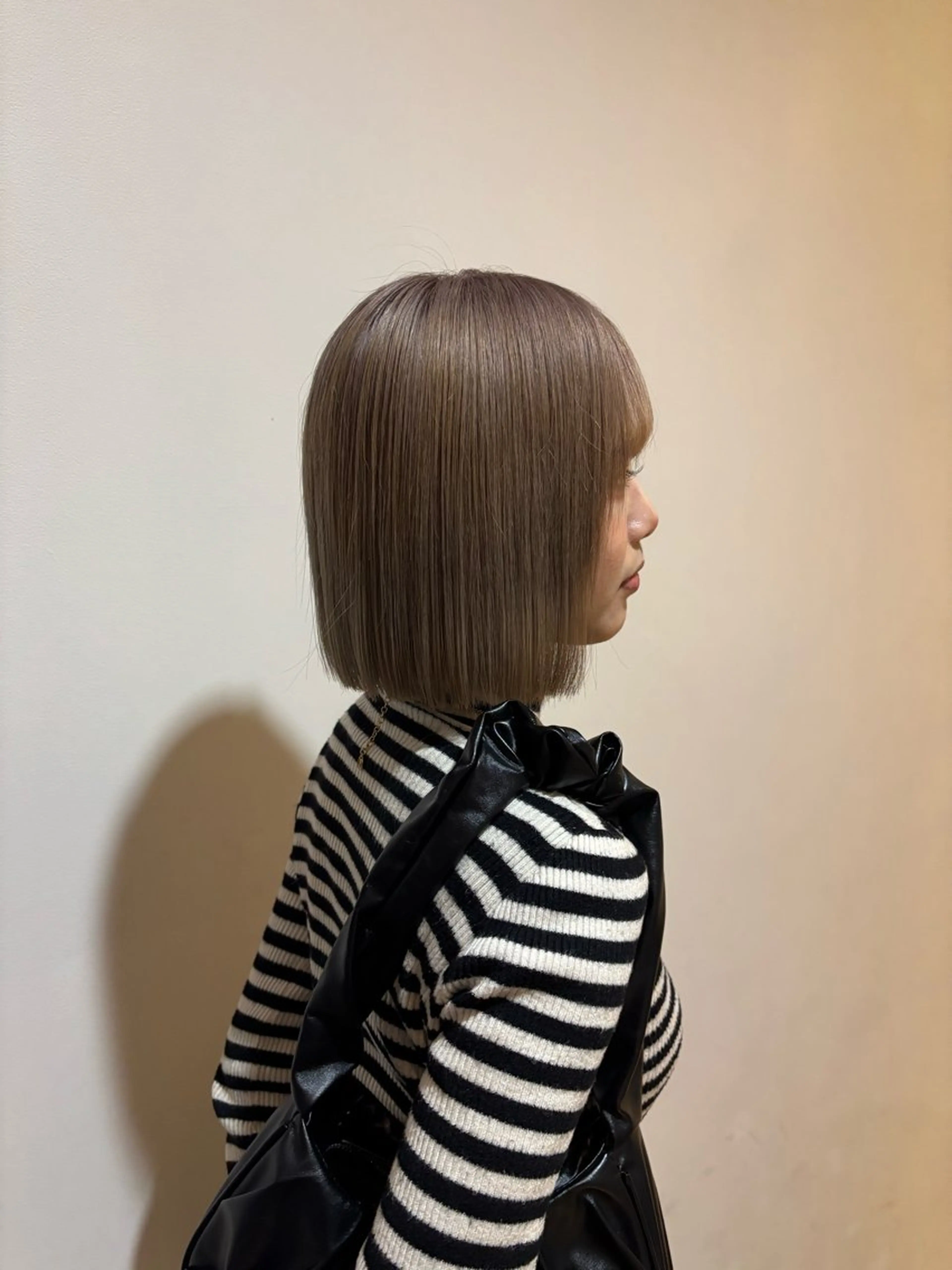 ショート カラー ベージュカラー ハイトーンカラー ミルクティーベージュ ボブ カット ヘアカラー ブリーチ無しダブル カラー / LINAのヘアスタイル