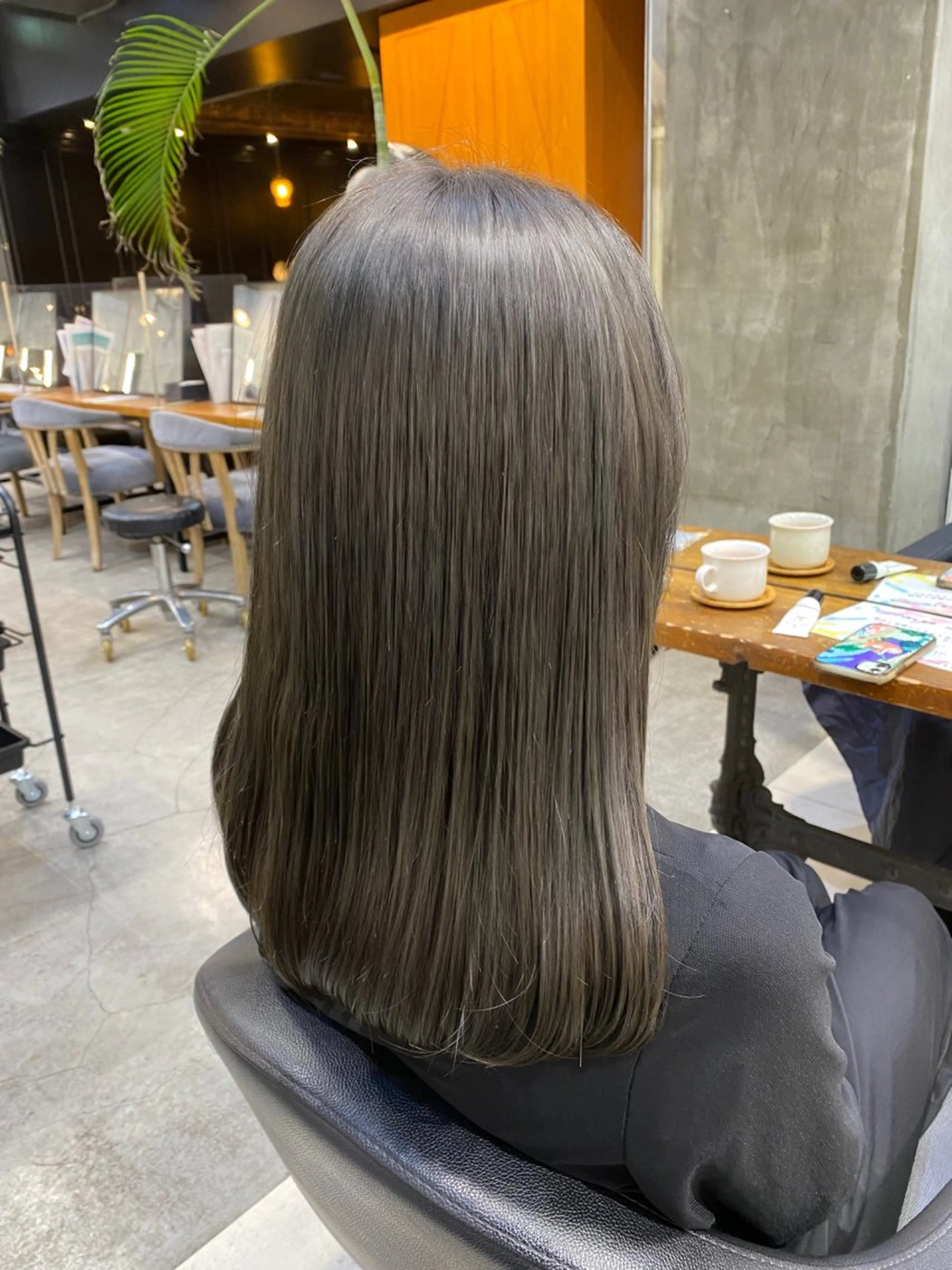 カラー ブリーチ ダブルカラー グレージュ カーキグレージュ ブリーチなしカラー 透明感カラー🌿 グレージュ🐺陽介のヘアスタイル