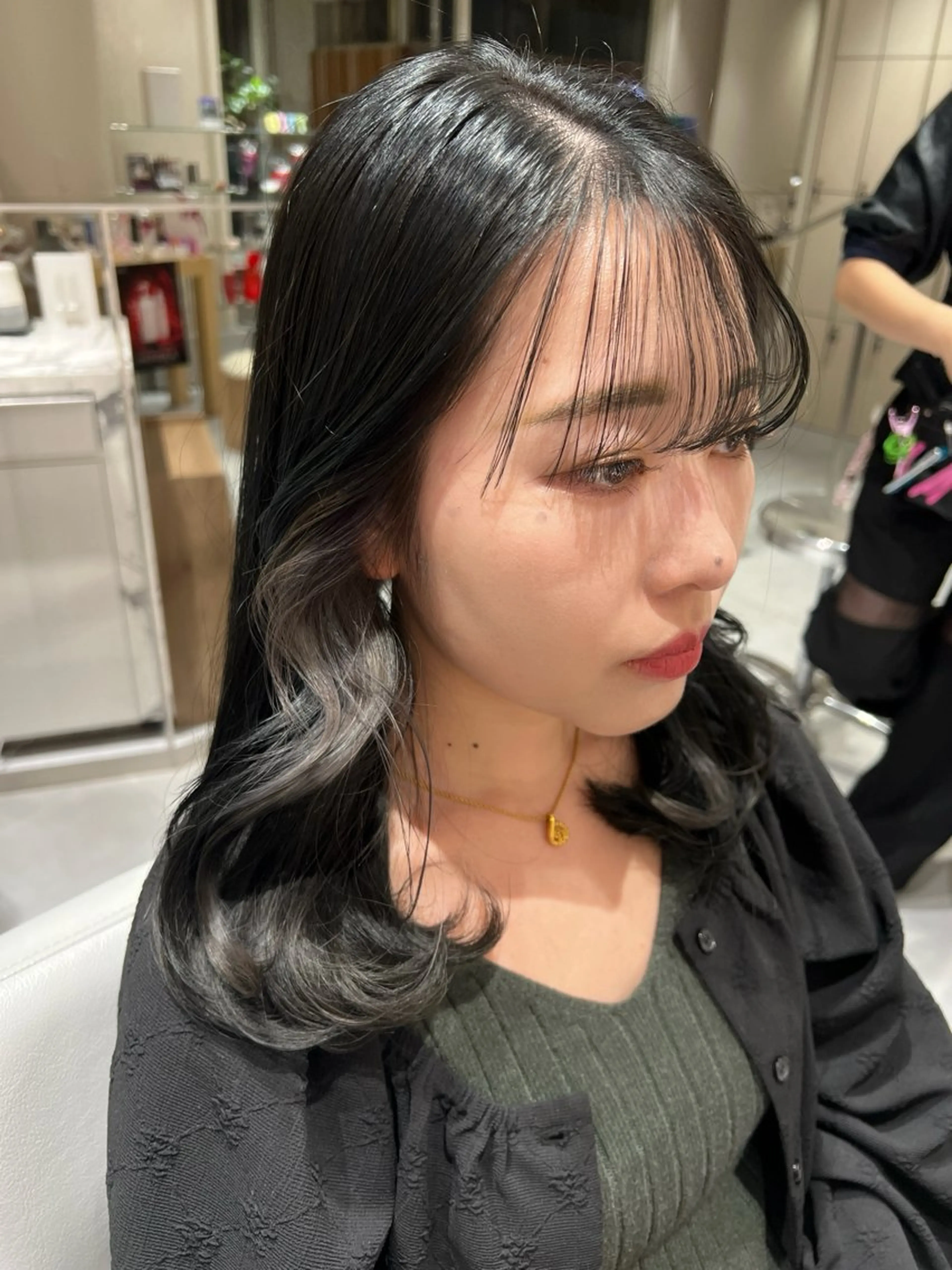 セミロング カラー ブリーチ イヤリングカラー kako　ショート ボブのヘアスタイル