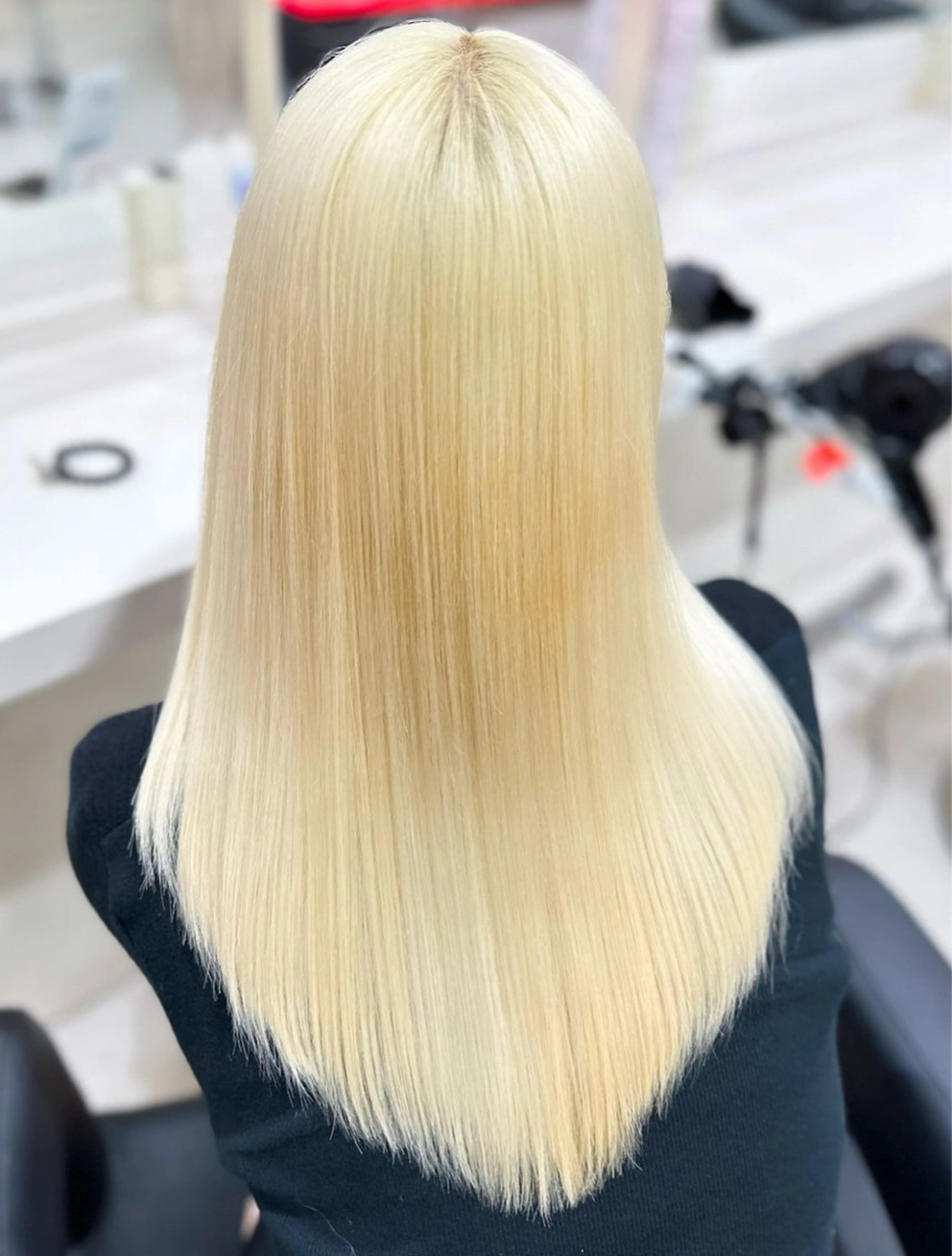 ロング カラー ヘアカラー 🖤ハイトーン× レイヤー🖤SARAのヘアスタイル