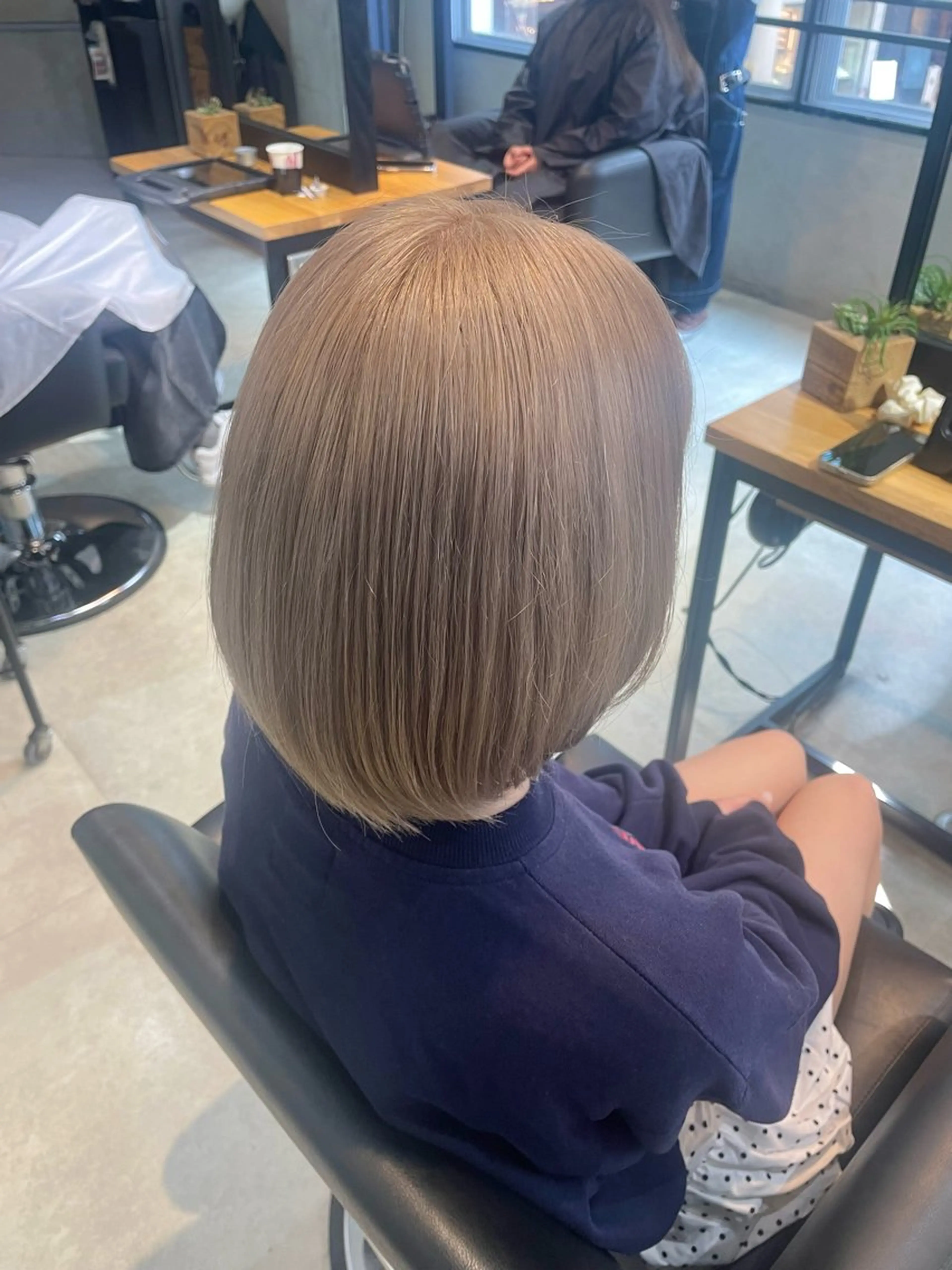 カラー ベージュカラー ミルクティーベージュ ヘアカラー トリートメント HAYATA/透明感 /派手髪/ケアブリのヘアスタイル