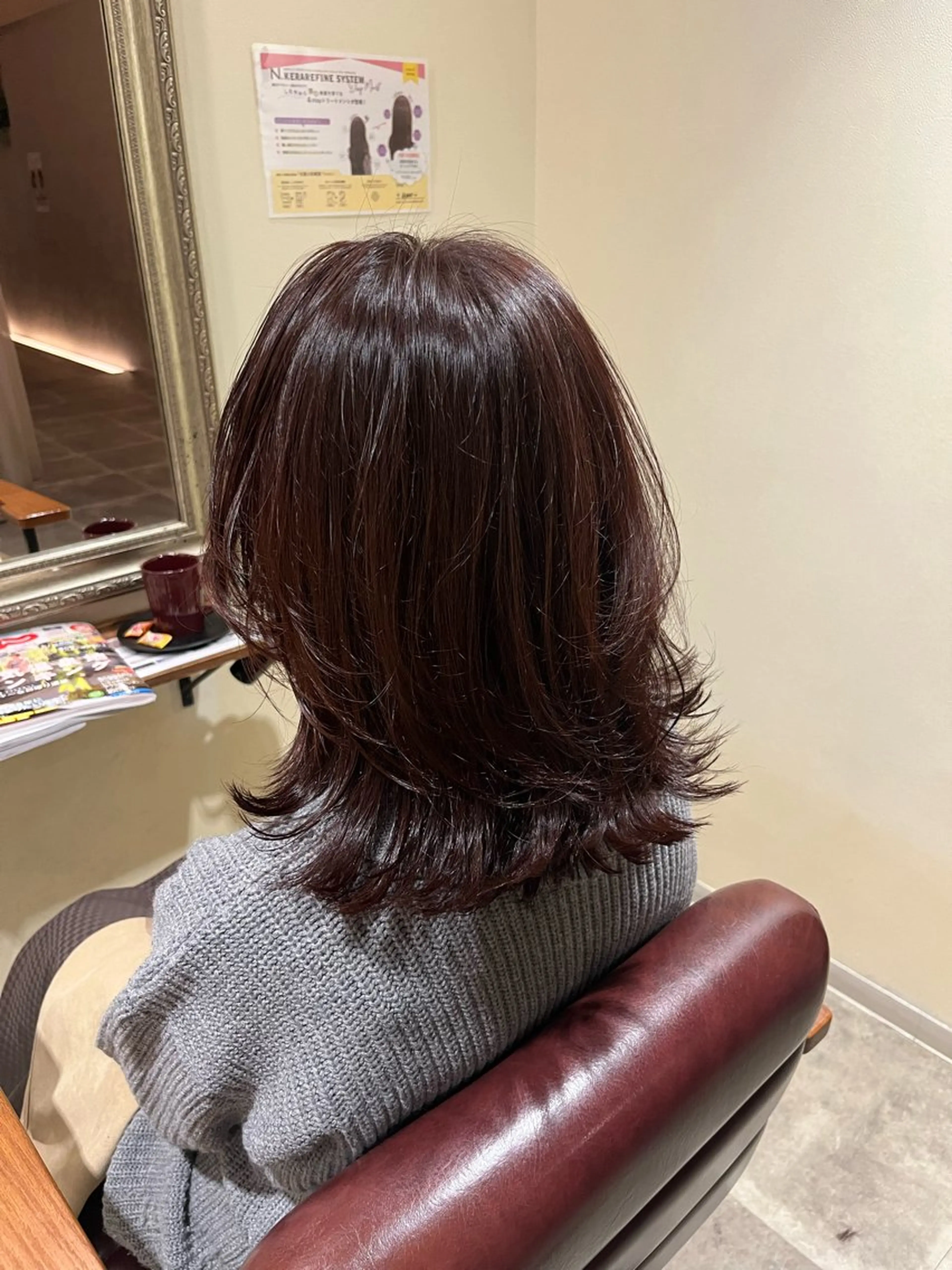 ミディアム カラー ブラウンカラー カシス くびれヘア くびれレイヤー レイヤーカット 岡本 かのんのヘアスタイル