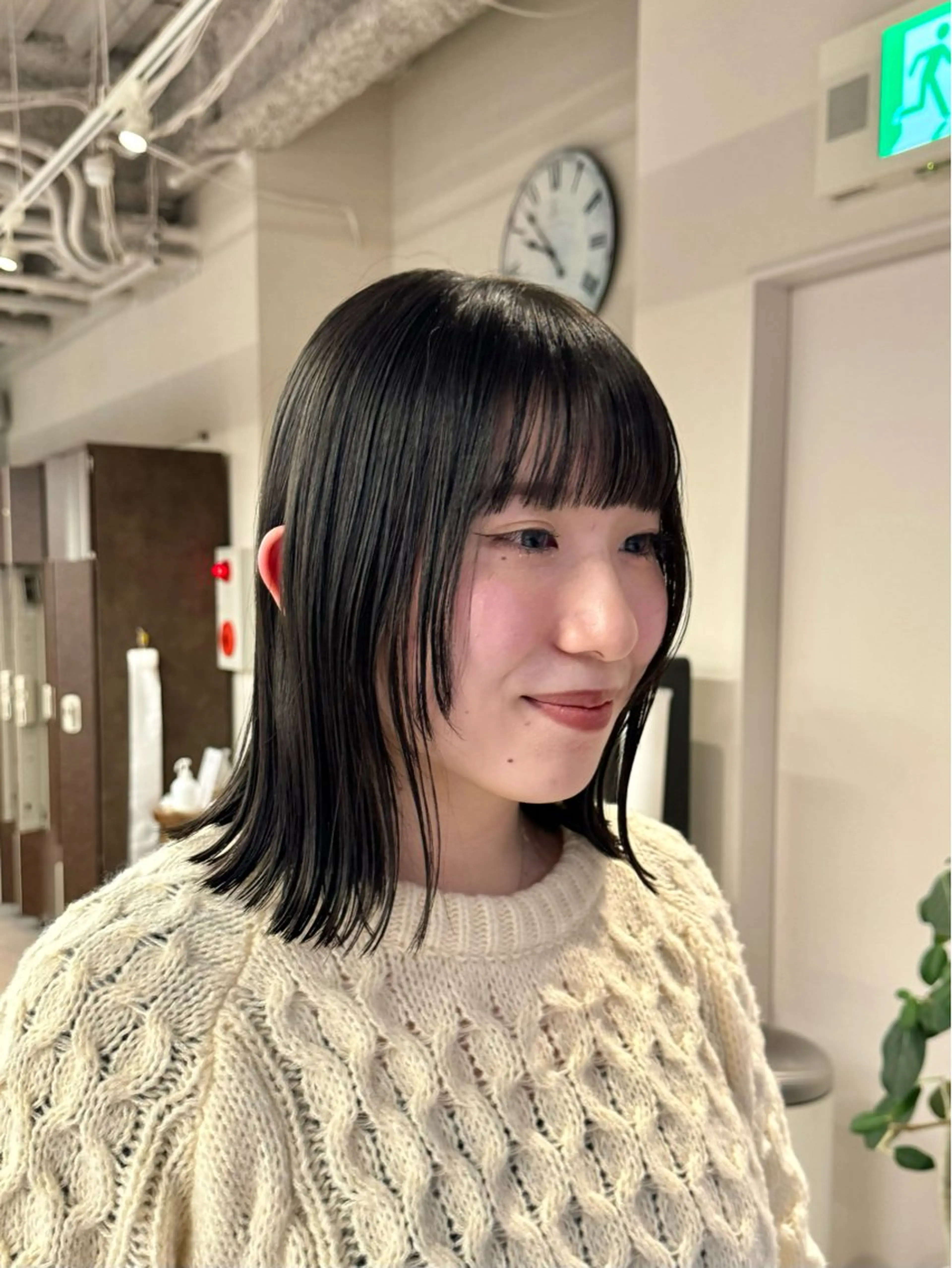 ミディアム 顔周りカット レイヤーカット まほ／レイヤーカット /透明感カラーのヘアスタイル