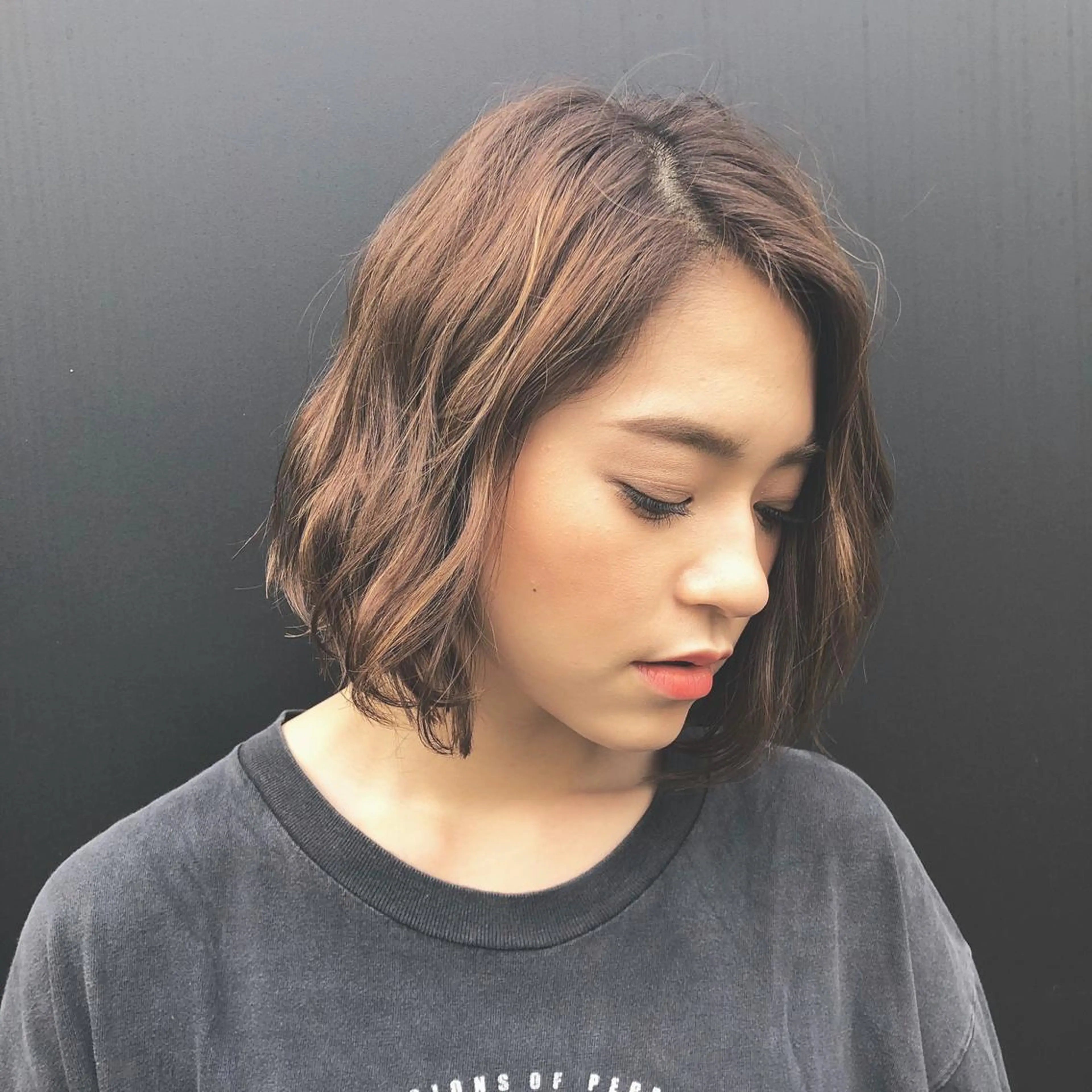 ショート カラー カット ヘアカラー トリートメント 荒木 依莉亜のヘアスタイル