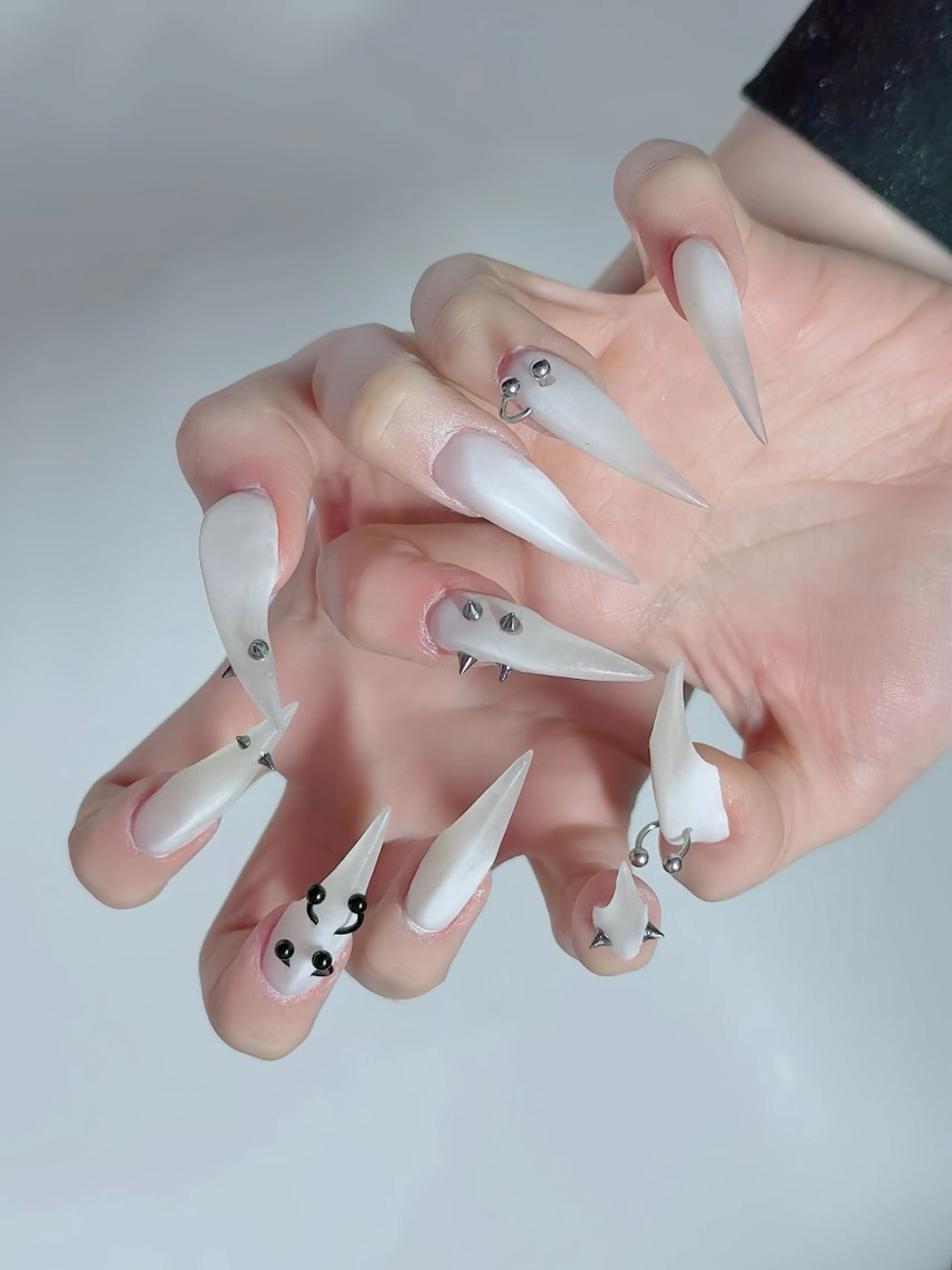 ネイル チークネイル フレンチネイル ガラスフレンチ グラデーション キラキラネイル ハンドネイル Rin Nail 新大久保店のネイルデザイン