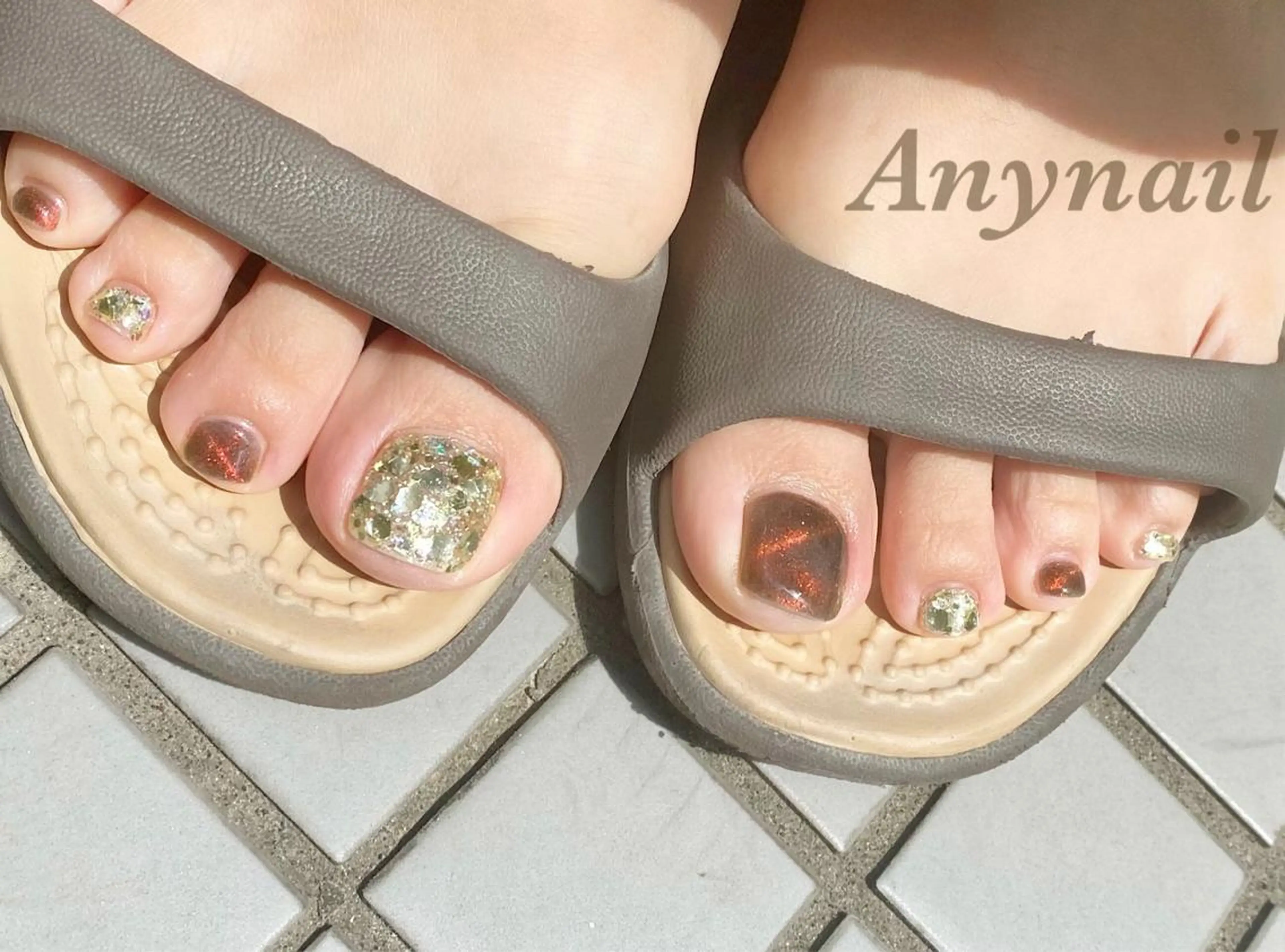 ネイル ブルー フットネイル ゴールド ホログラムネイル マグネットネイル フットネイル 岩澤 恵子のネイルデザイン