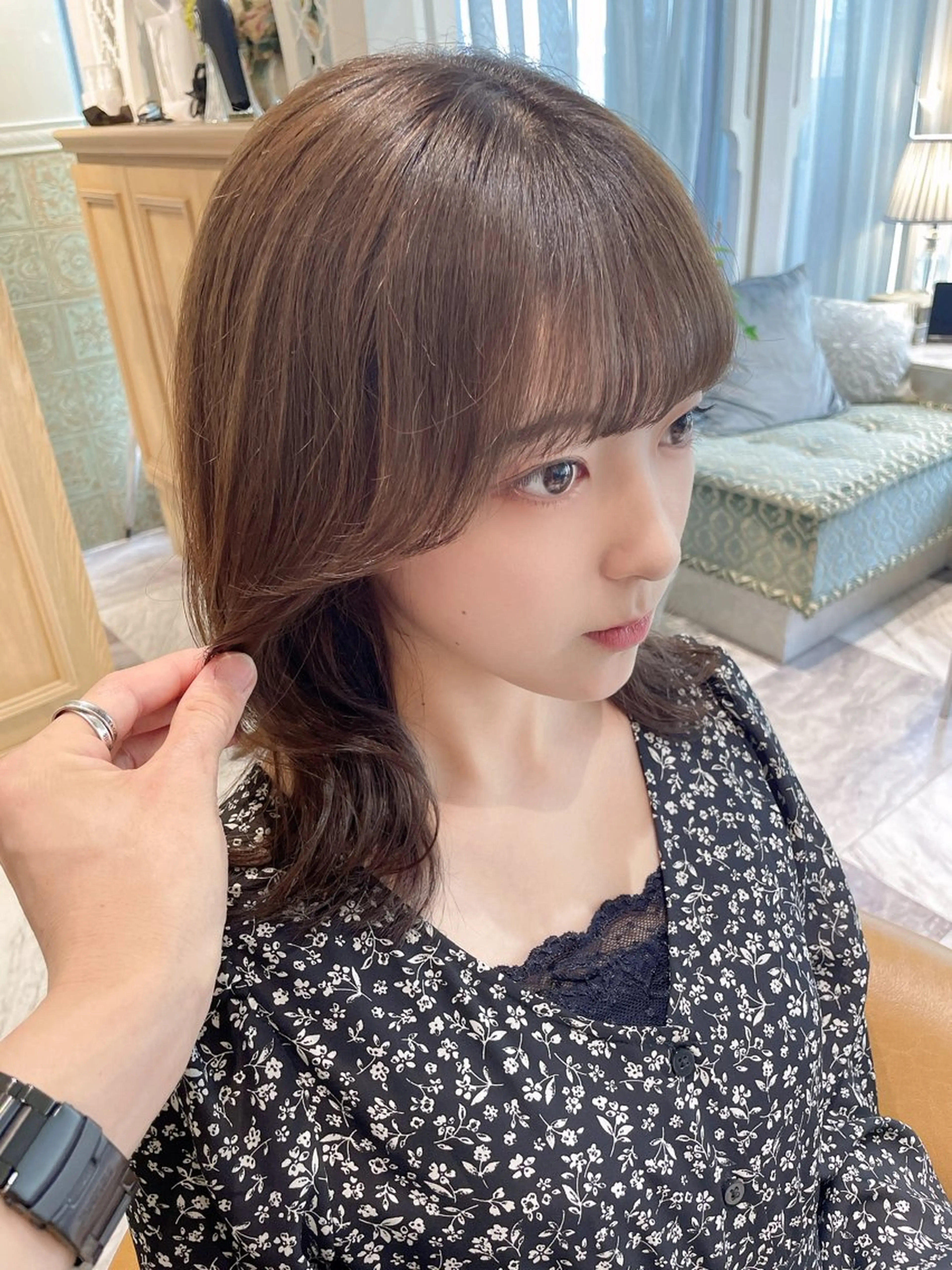 ミディアム カラー ベージュカラー 黒髪 ブリーチ ブルーカラー ブルーブラック カット ヘアカラー トリートメント 木屋元一/透明感 /前髪/レイヤーのヘアスタイル