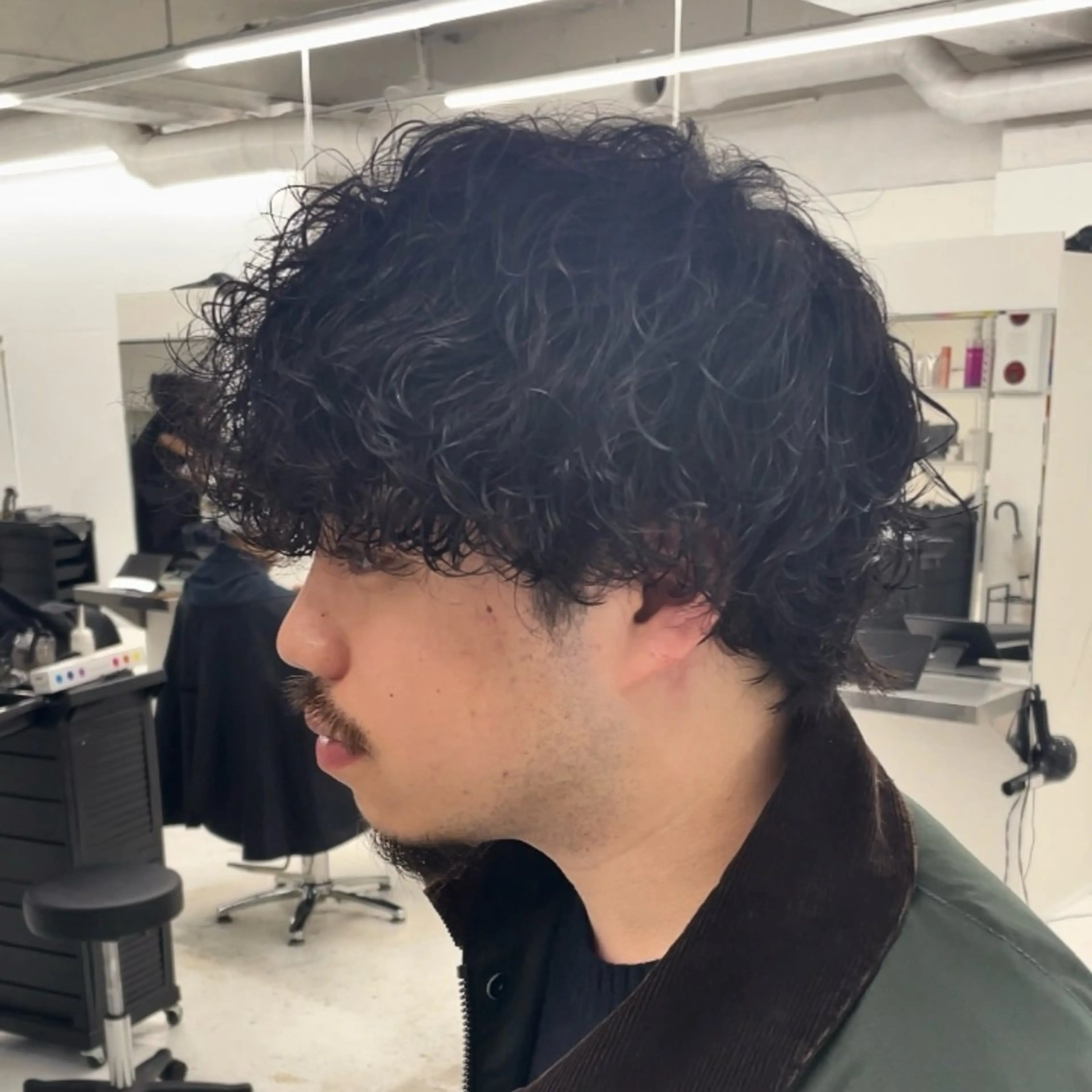 ミディアム パーマ メンズ ミディアムパーマ メンズパーマ 波巻きパーマ スパイラルパーマ 【柏メンズパーマ職人 】店長 KAZUMAのヘアスタイル