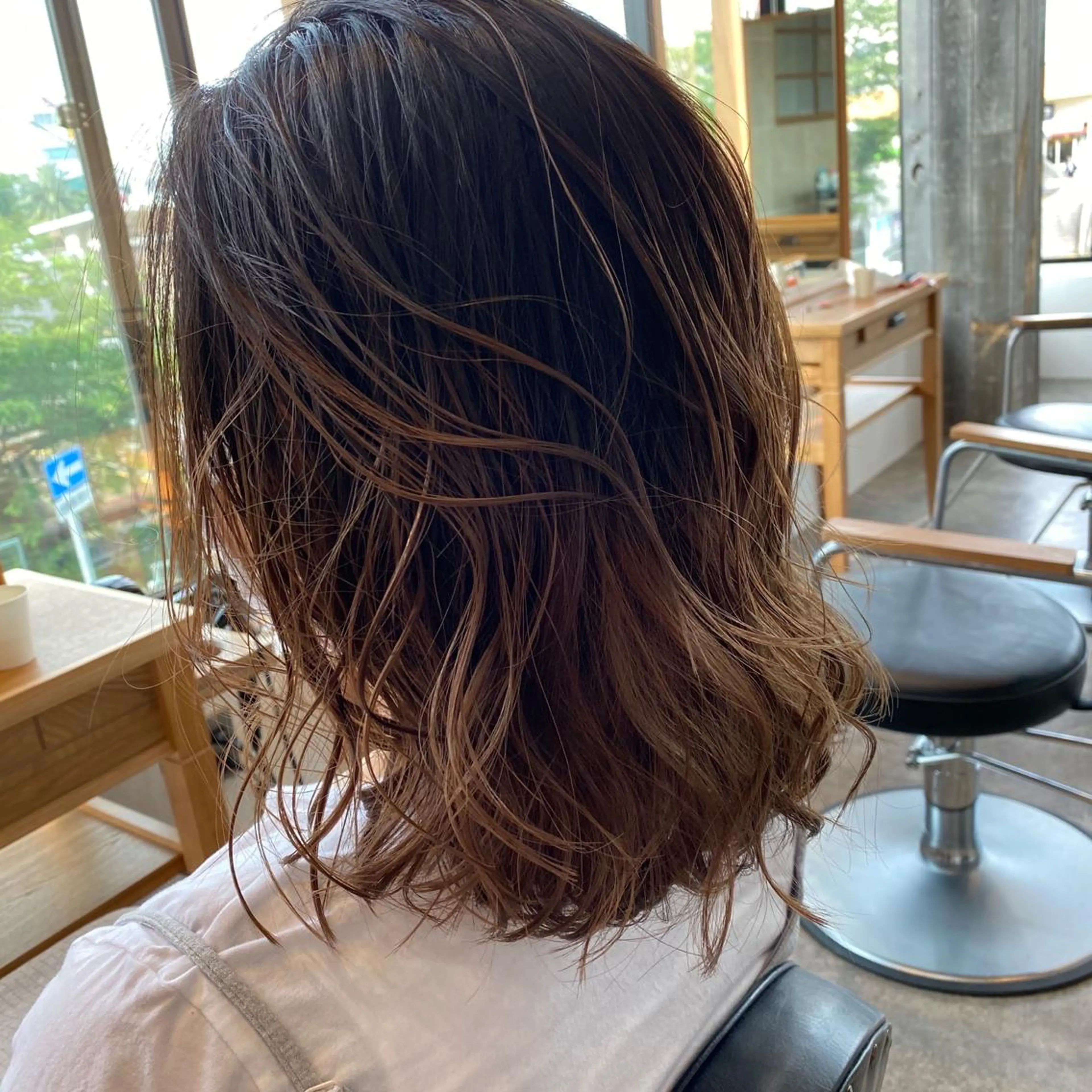 ミディアム 今井 悠菜のヘアスタイル