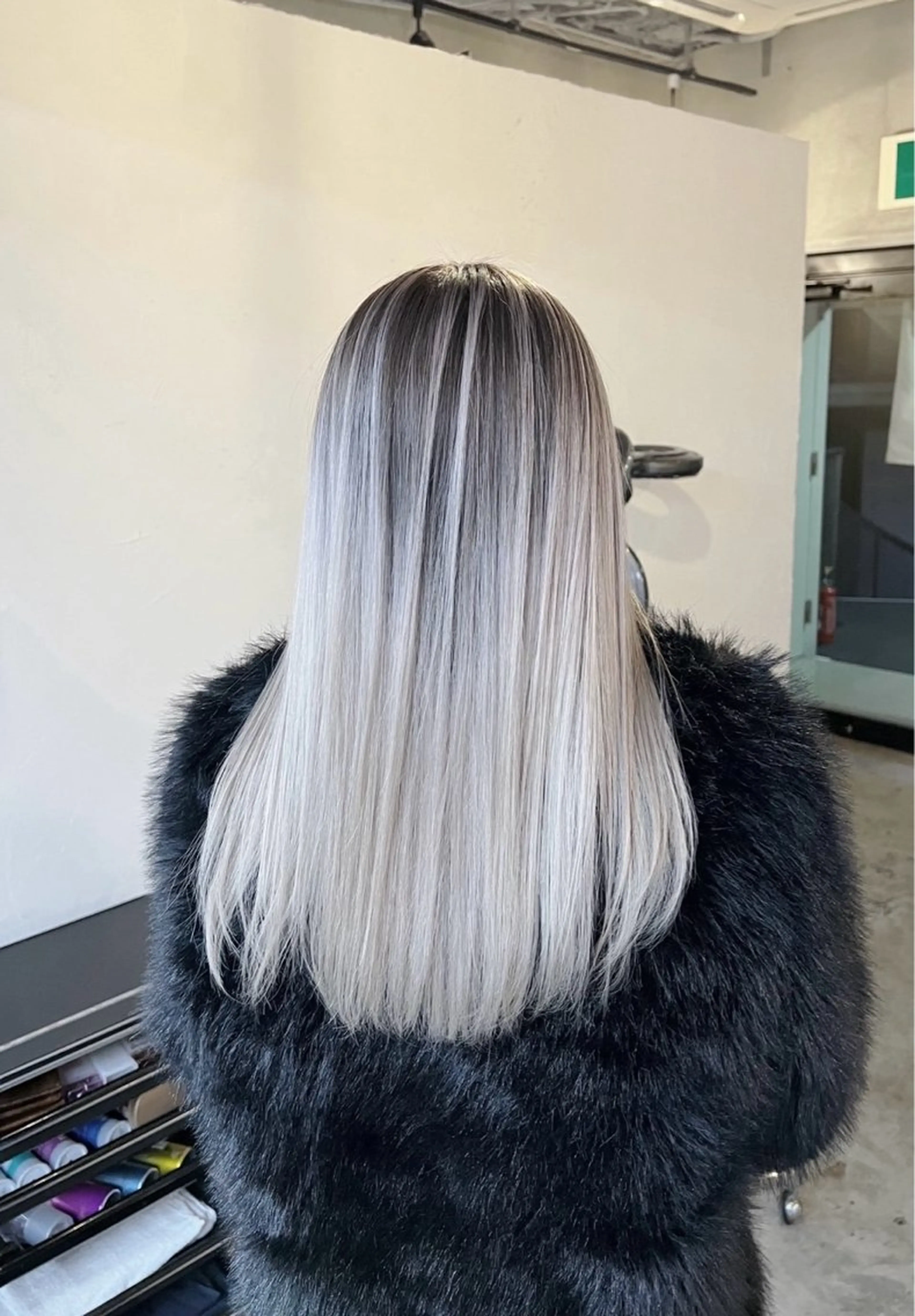 ロング カラー バレイヤージュ シルバー ホワイトシルバー レイヤーカット ヘアカラー トリートメント 指名数No.1 /NAOYAのヘアスタイル