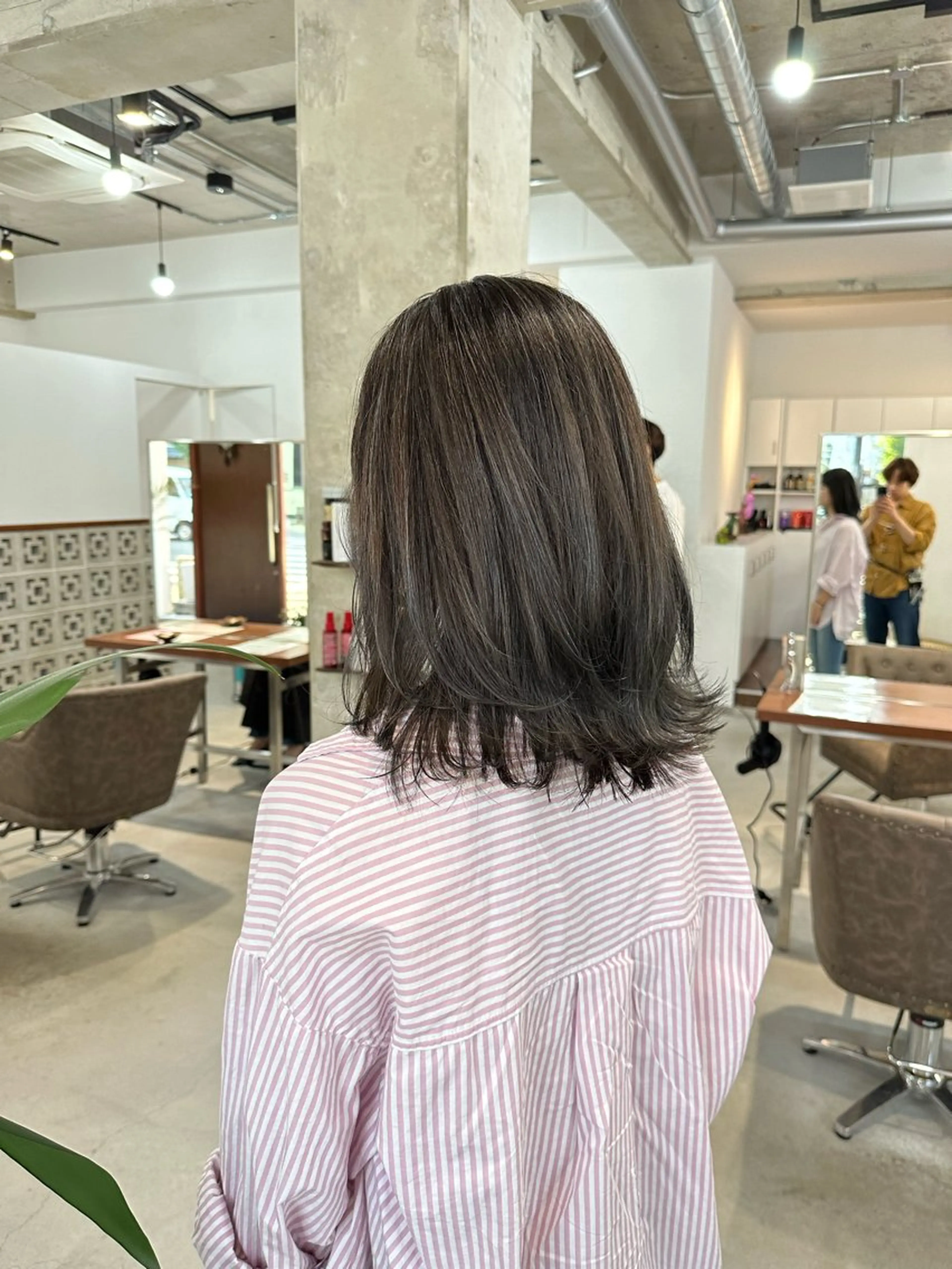 ミディアム カラー くびれヘア レイヤーカット カット ヘアカラー トリートメント カイリ /レイヤーカットのヘアスタイル