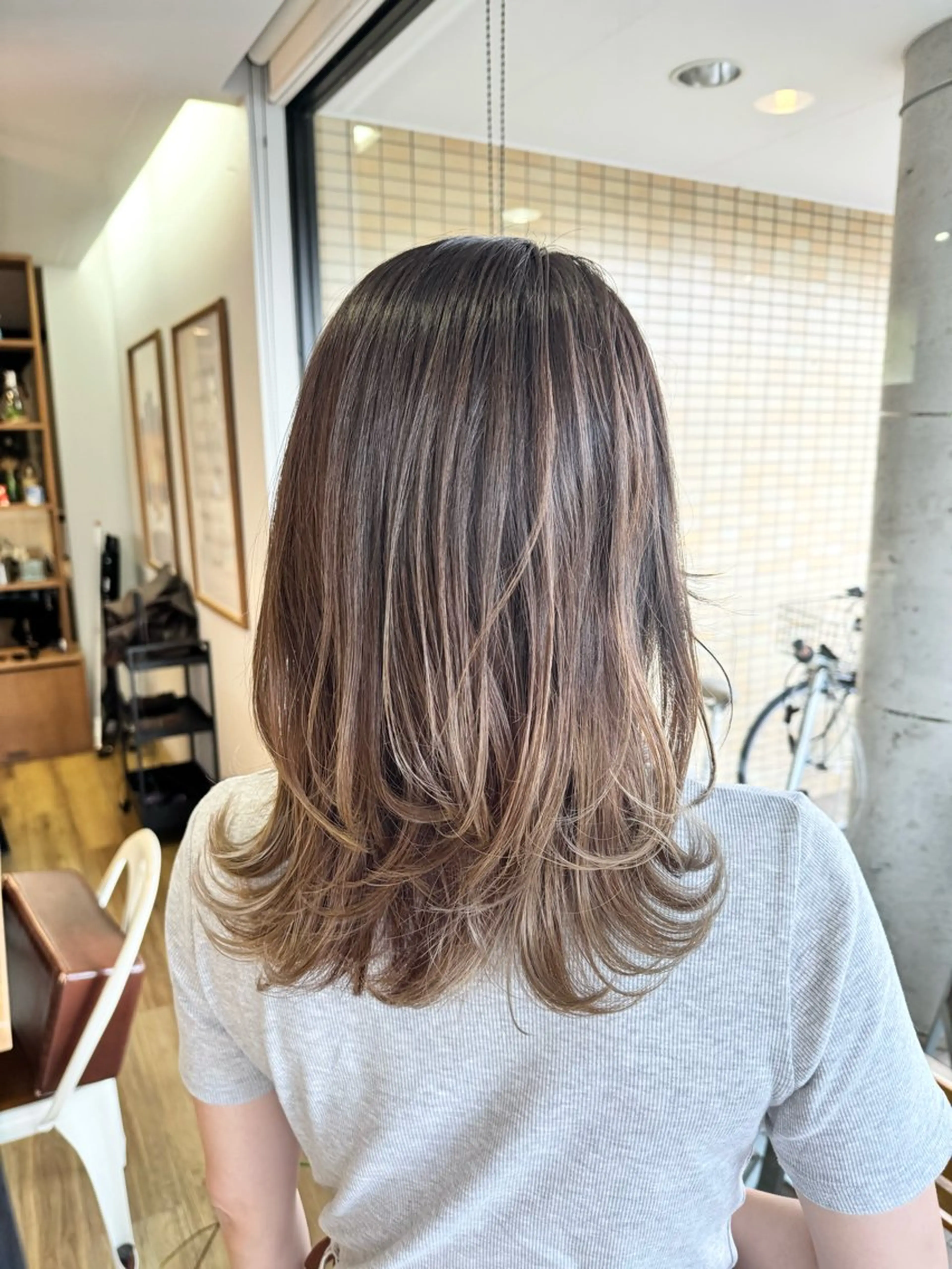 ロング カラー ベージュカラー グラデーションカラー ヘアカラー トリートメント ツキダテ ユイのヘアスタイル