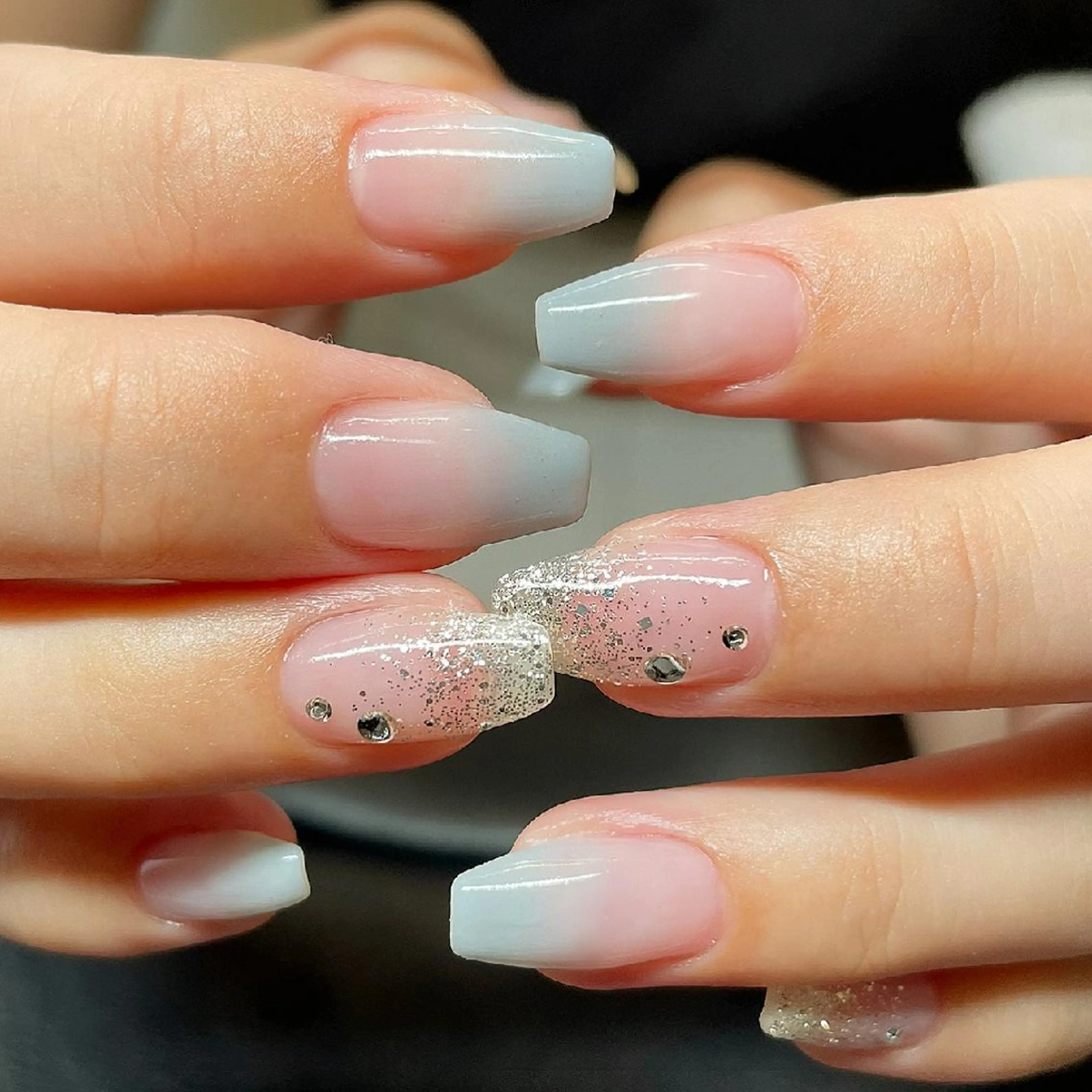 ネイル ブルー グラデーション キラキラネイル 韓国ネイル ラメ(グリッター) ハンドネイル フットネイル AQUA NAILのネイルデザイン