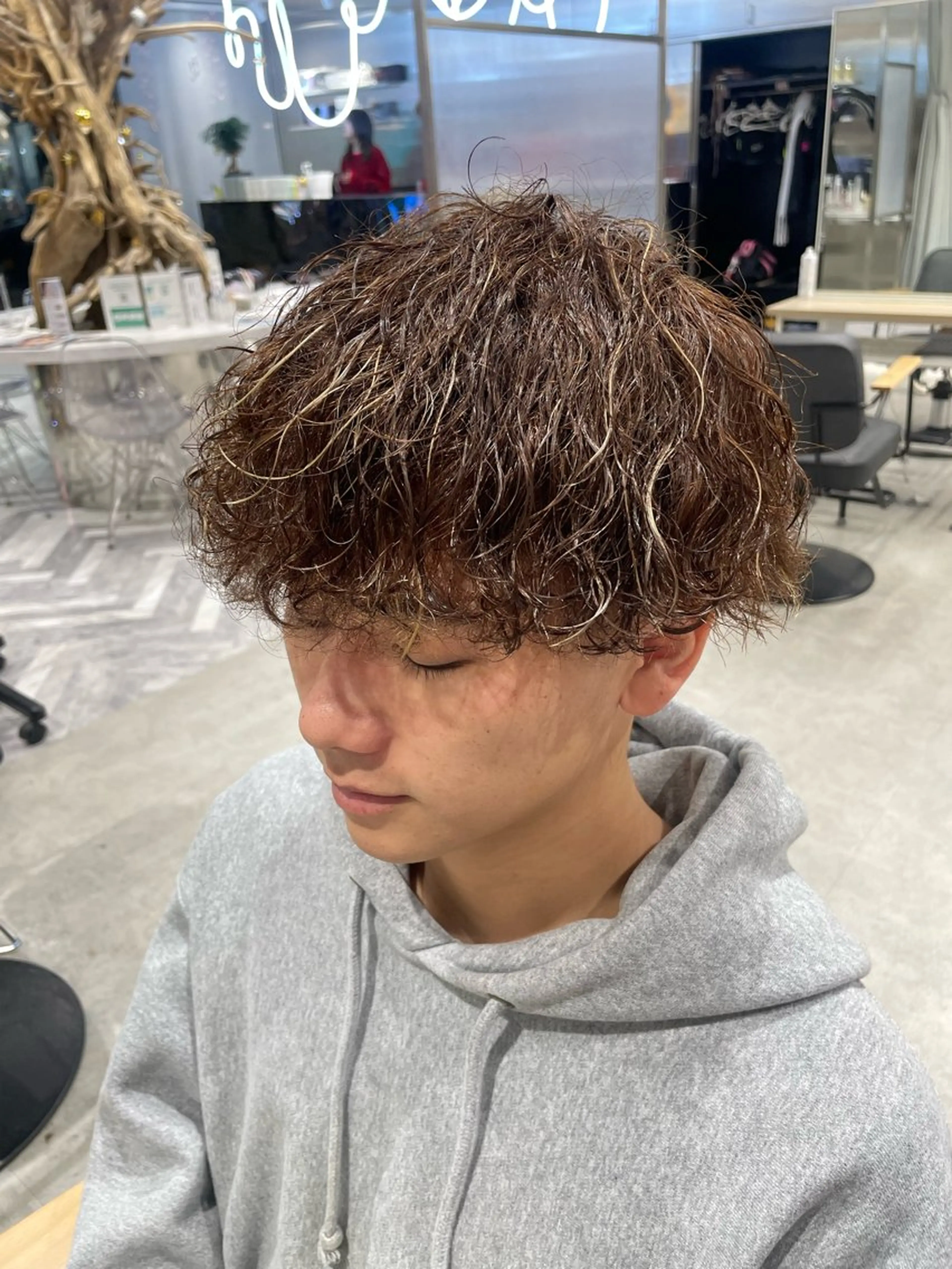 ショート パーマ メンズ メンズパーマ メンズツイストパーマ 波巻きパーマ スパイラルパーマ ツイストパーマ カット パーマ フェザーショート⚡️ REONのヘアスタイル