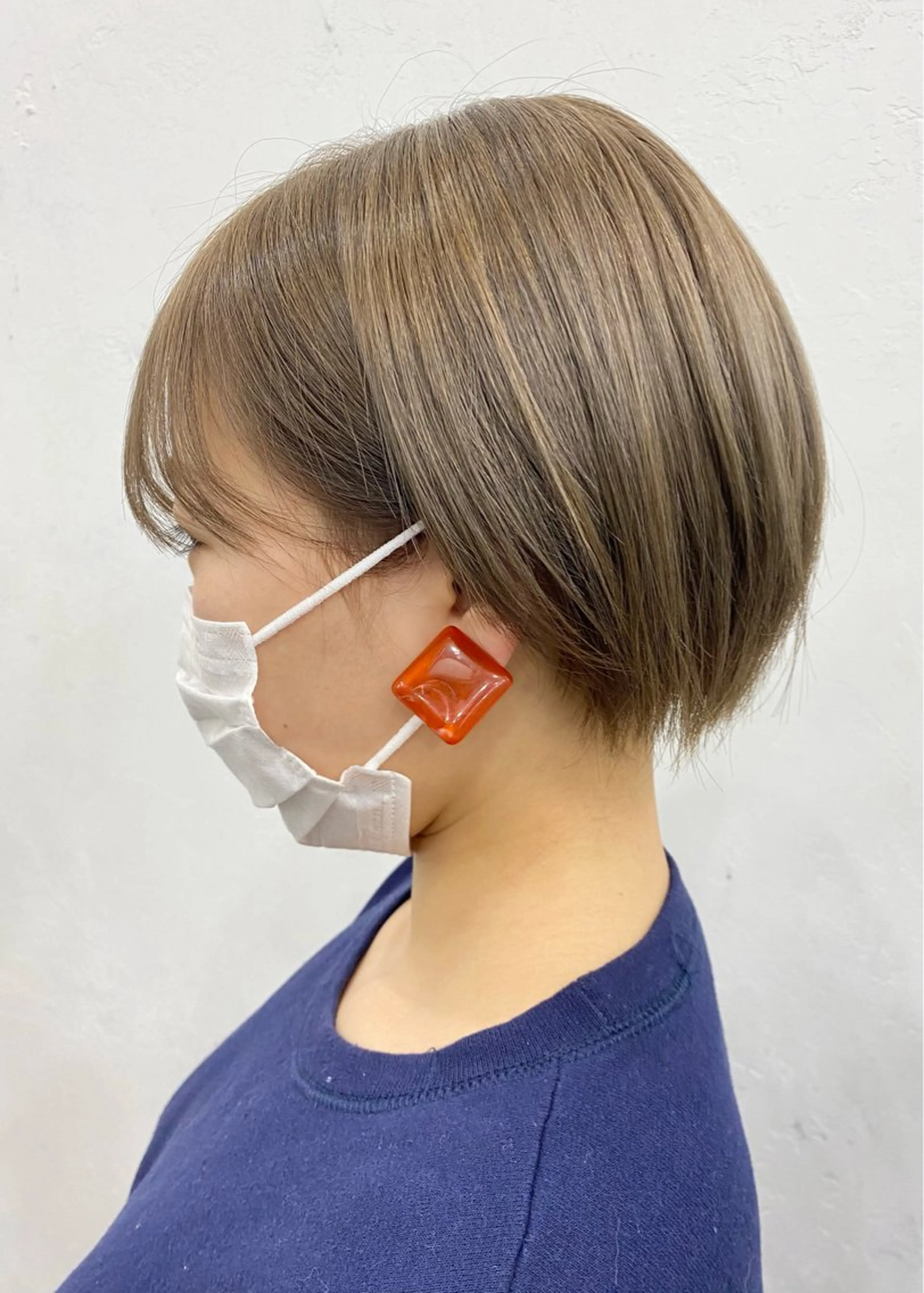 ショート カラー ベージュカラー ミルクティーベージュ カット ヘアカラー トリートメント tomomi /レイヤーカットのヘアスタイル