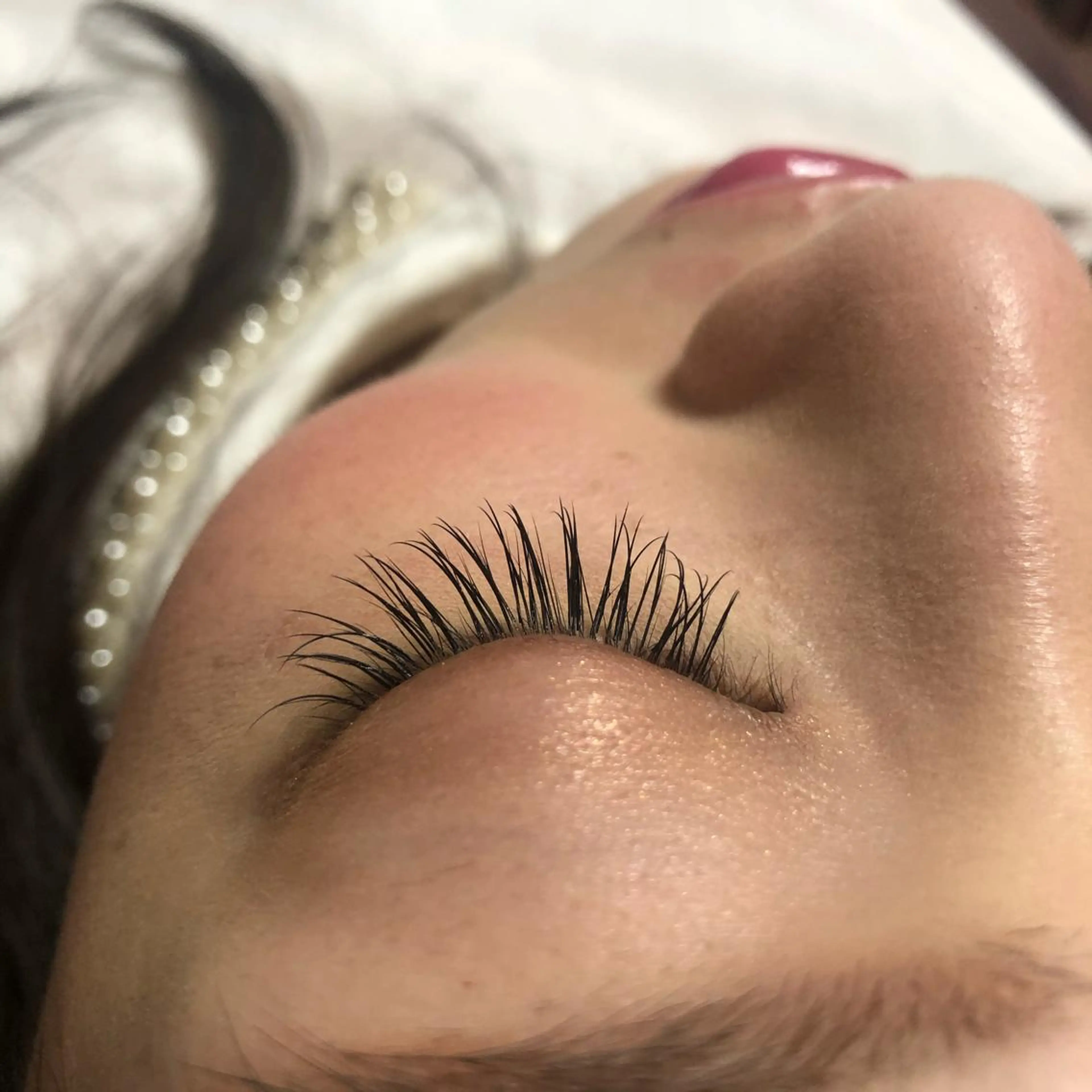 マツエク・マツパ レイヤーカット✖️ 柔らかベージュカラーのヘアスタイル