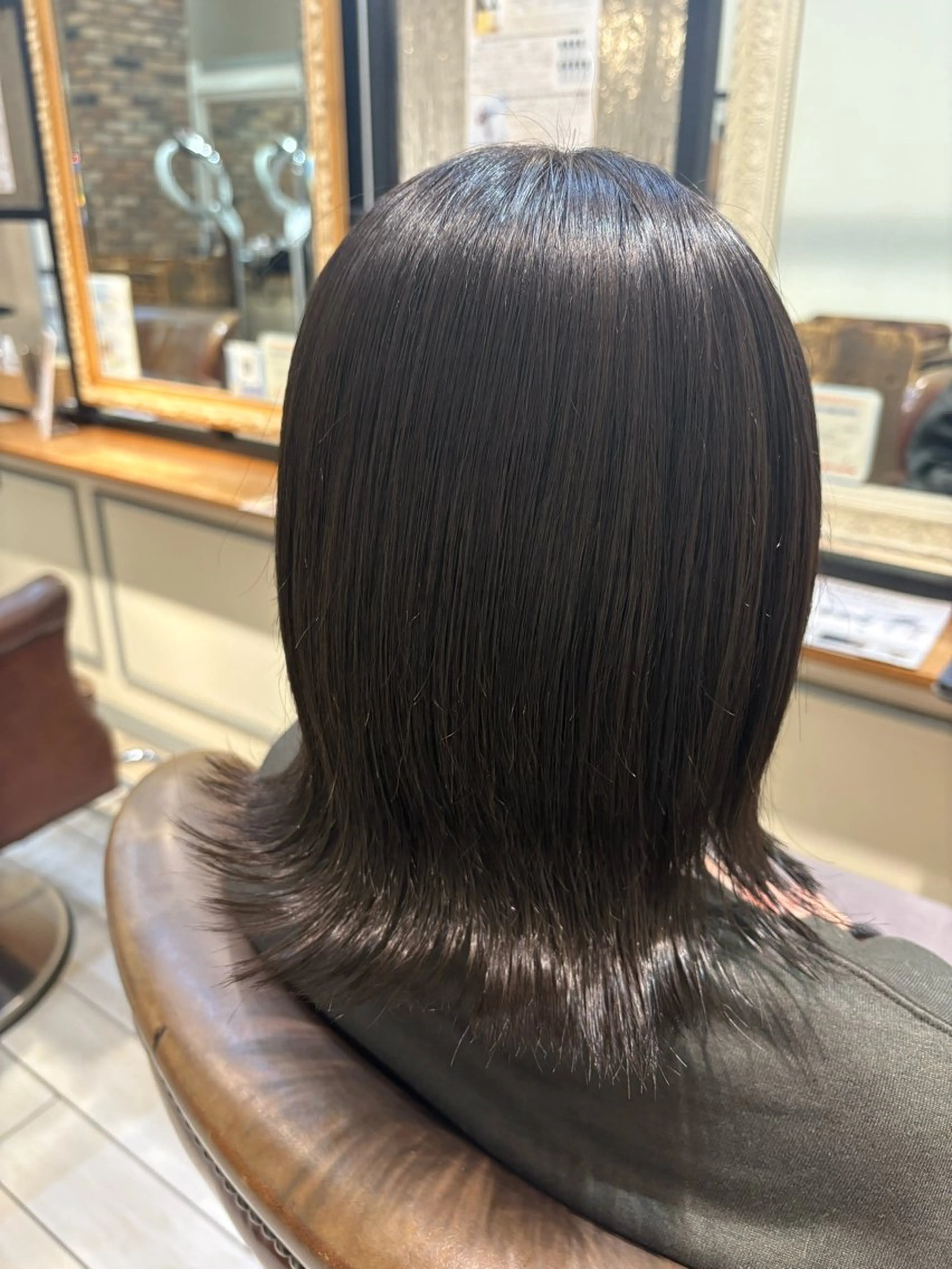 ミディアム アイスグレージュ ヘアカラー トリートメント SUZUKI AIRIのヘアスタイル