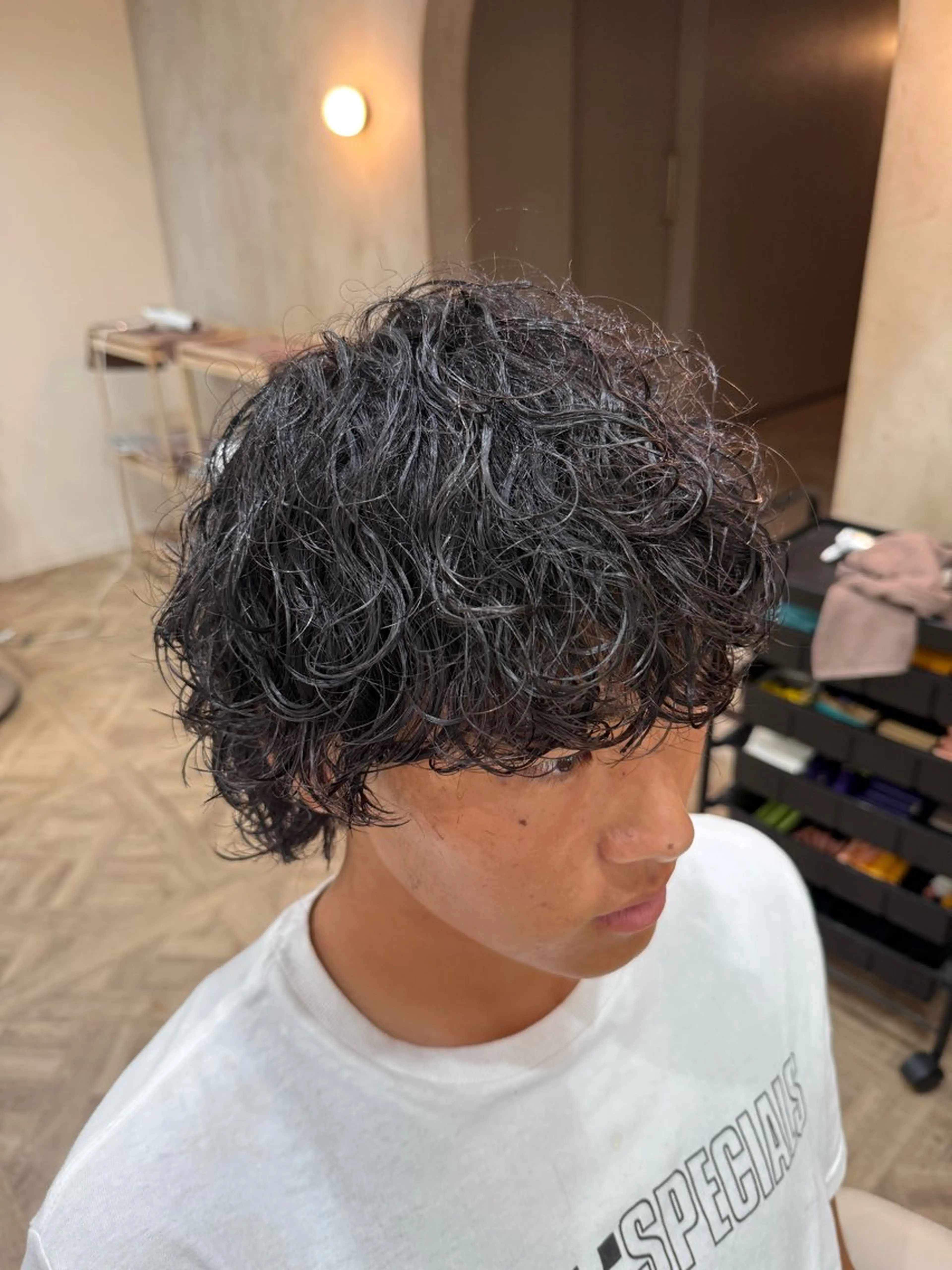 パーマ メンズ 波巻きパーマ メンズウルフカット ウルフカット カット パーマ トリートメント MEN‘S HAIR BLEACHi塩釜口所属・市原亮/塩釜口/ ツイスパ/波巻きのヘアスタイル